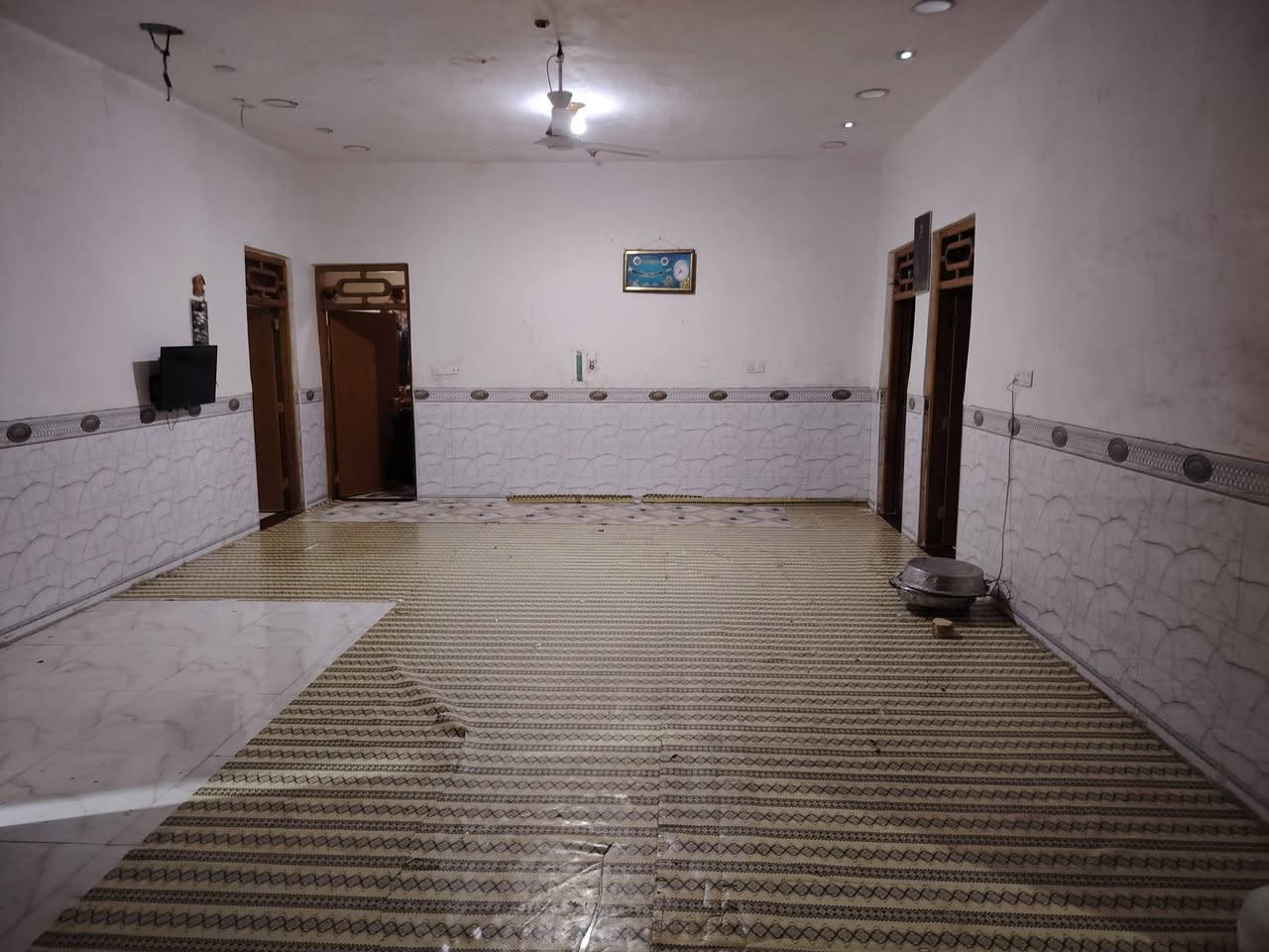 سلام عليكم
دونم كامل للبيع يحتوي على بيت مساحه 330
موقعه حلو ركن على شارعين بيت جاهز 
موقعه السعيده نزله  قبل محطة لازم
سعر و الاستفسار اتصل ***********
