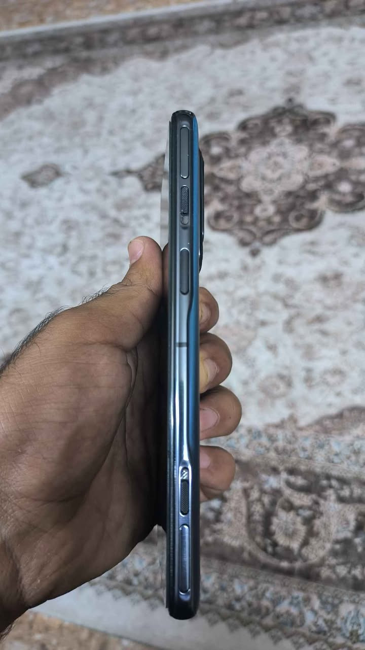 Black shark 5 Pro
Global 
2 sim
Zor xawen
256GB
Ram 12 GB
Kaml ashya
450 hazar w majal
Gayandn haya bo hamu shwene
***********
.........
بلاك شارك 5 برو
نسخة عالمية دبل سيم
نضيف جدا 
مكفول
كامل ملحقات 
ذاكرة ٢٥٦
رام ١٢
مكاني كركوك
توصيل متوفر لكل عراق
*********** كركوك, العراق
