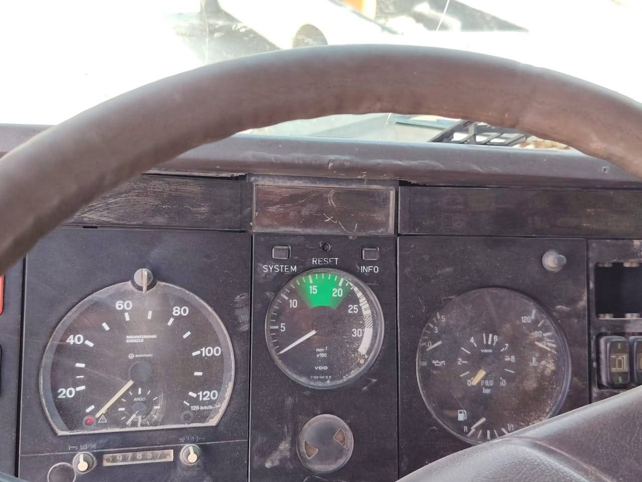 للبيع البي كرواتي دبل قمارة 
🔹 موديل 1995
🔹 رقم نينوى تحويل مباشر
🔹 شاصي طويل سكس ويل
🔹 مكينة 8 محسن
🔹 گير كهربائي
🔹 تبريد ثلج
🔹 تخم تايرات جديد
🔹 مجموعة نص GF
🔹 سبرنك صفط
🔹 جاهزة للشغل مباشرة
📍 الموقع: الأنبار
📞 للاستفسار والتواصل مع صاحبها: ***********
