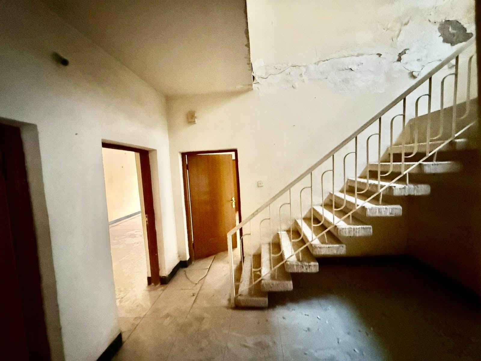 بيت للبيع ٢٠٠ متر  مع  أرض   ٢١٠  متر  طابو ملك صرف سكني المدائن حي القادسية قرب السوك والإمام دقيقه وحده فقط  البيت يحتاجله ترميم قليل او تطبك الكاع والبيت سوه يصبح عندك  ٤١٠ متر  المساحه الكليه 
للإستفسار أكثر  ***********

