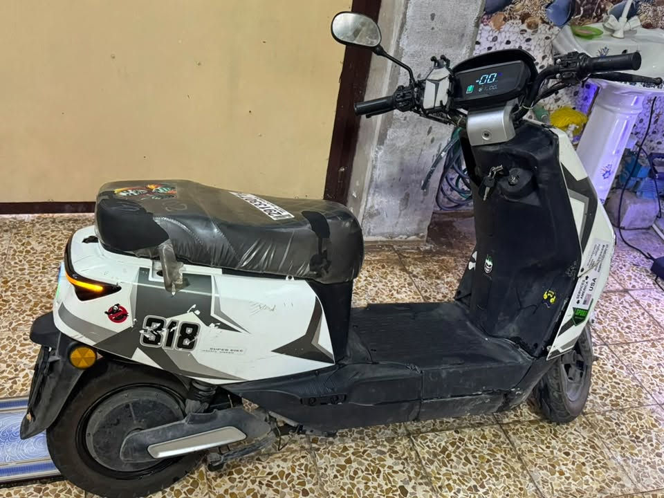 ماطور 318 للبيع الكشر مالته تعبان انطيك ضمان بالباتريات 
الماطور يحتاجله مداره يمشي مثل العسل
سعر ٣٠٠ 
***********
