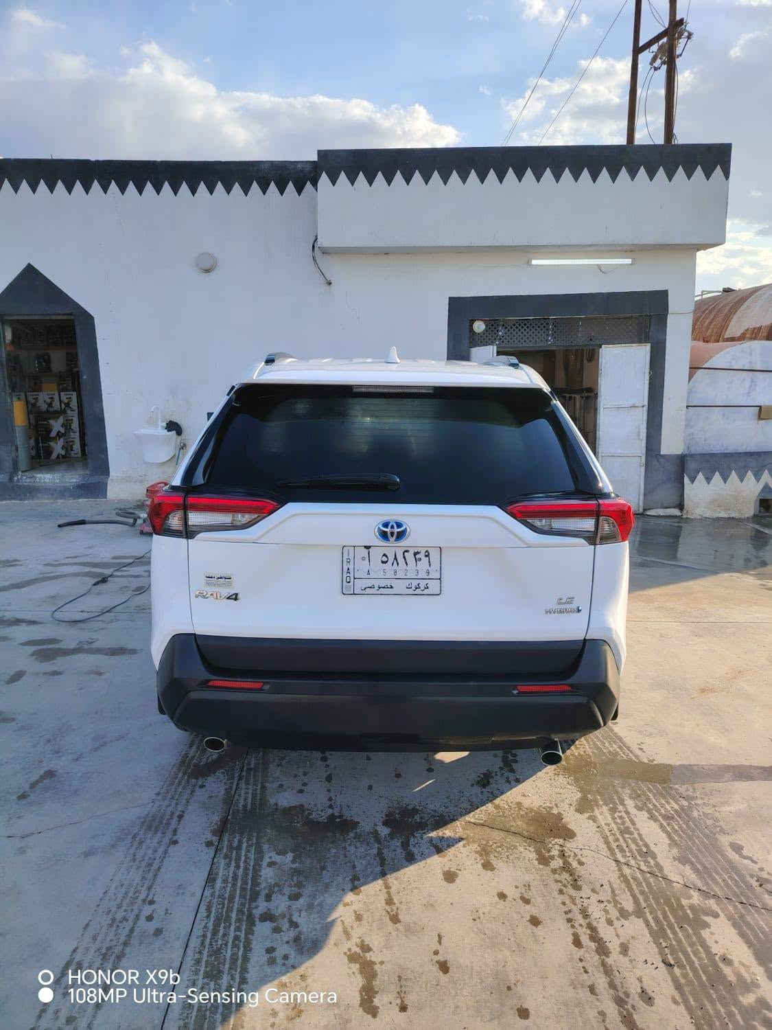 السلام عليكم 
للبيع 
راف فور موديل 2023 هايبرد مواصفات LE وارد كندي 
مرقمه كركوك الماني حره سنويه لل 29 شرط التحويل 
بيها دفتر بانزين 
ماشيه 66 الف كيلو 
بيها باب وچاملق السكن تبديل 
بدون دواخل 
صور الشاصي والضرر مرفق بالمنشور 
السعر 220 وبيها مجال 
وترهم مراوس بكامري او كورلا حسب القناعه والاتفاق 
عنوان السياره كركوك ناحيه العباسي قريه سته 
للاستفسار الاتصال على الرقم التالي 
‏‪***********‬‏

نص مكتوب في الصور:
- HONOR X9b
- 108MP Ultra-Sensing Camera
- O HONOR X9b
- HONOR X9b 108MP Ultra-Sensing Camera