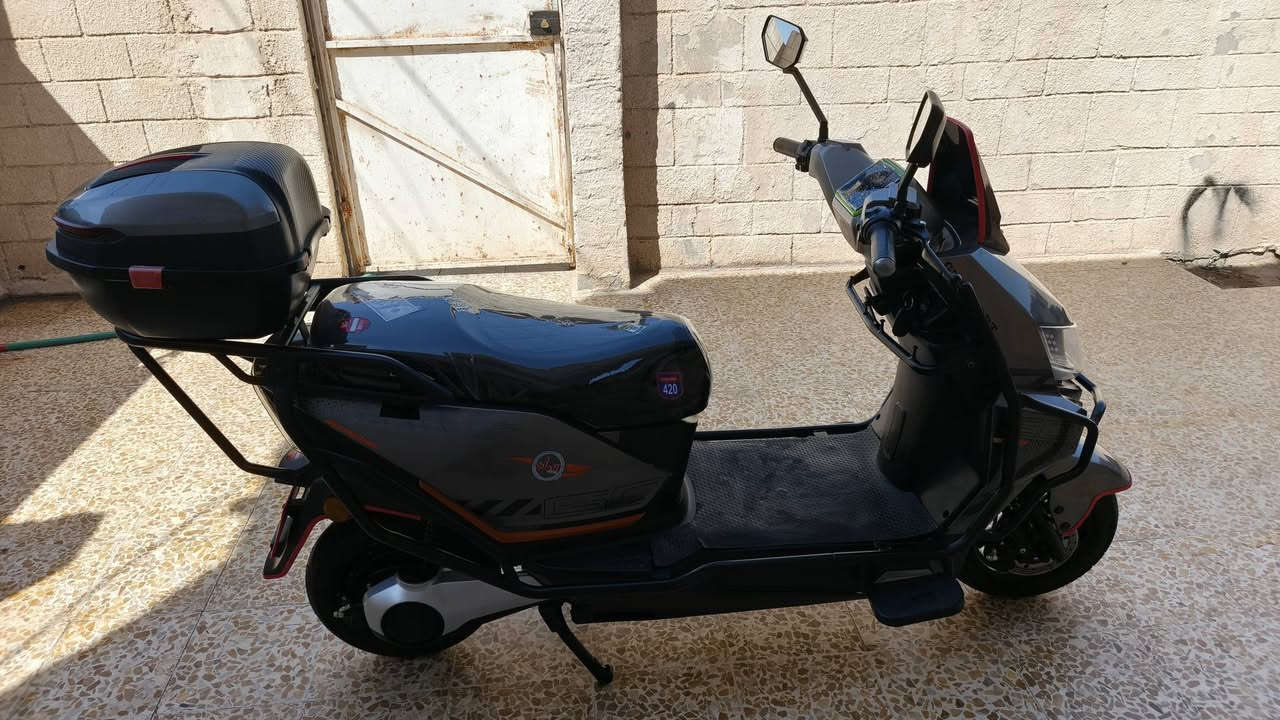 دراجة شحن للبيع فول مواصفات كلها شرط بطاريات 6شرط عل فحص شرط كلها وضع شركة بصمه +سويج  بيها نضام رجوع للخف 3 نمر تيت شرط بيها نضام صرقه دبل يشاره ليت زينول بكليت ال يدي دراجة جديدا شرط السعر 750الف للتواصل خاص او تلفون بي وتساب ***********
