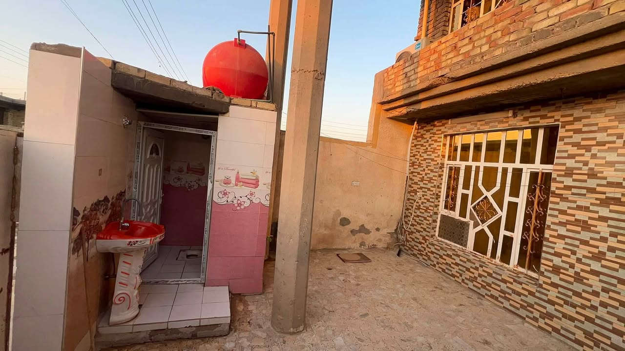 سلام عليكم بيت البيع طابو صرف مساحه 150متر  مربع مبني كامل طابقين جاهز من كلشي سند 2025 عدد غرف النوم ٣ البيت مرتب حلو ونظيف تجي شوف /العنوان البيت ناحيه الوحده الخالصه خلف مدرسه شهيد زاهد نجم  /السعر تفاصيل على هاذ رقم  خابرني تدلل/***********
