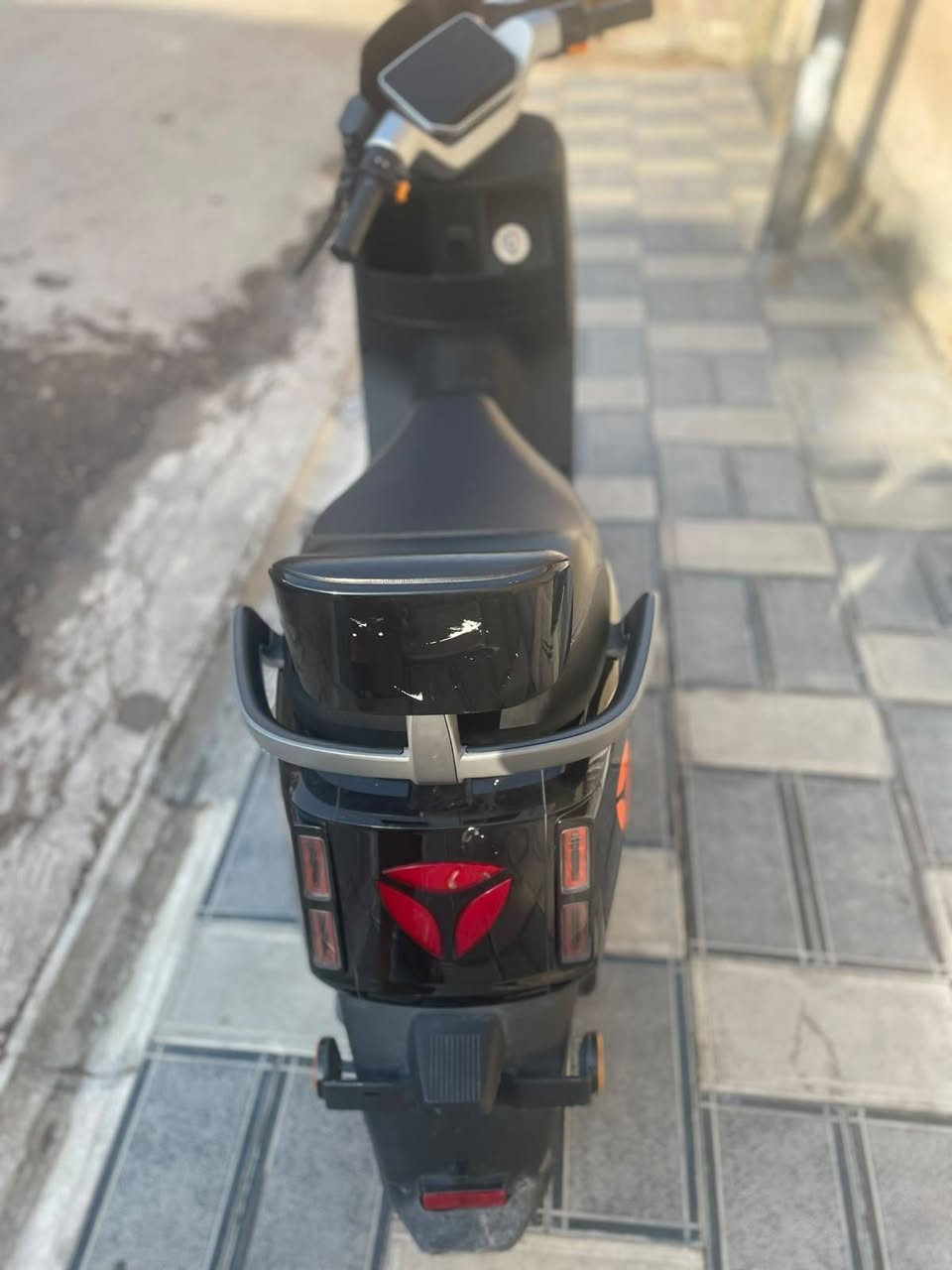 🛵 دراجة شحن كهربائية YADEA EPOC H للبيع
دراجة كهربائية نظيفة ومرتبة، موديل YADEA EPOC H، مناسبة للتوصيل والعمل والتنقل داخل المدينة.
✅ كهربائية بالكامل
✅ بطارية شحن يخبل
✅ مقعد مريح مع مسند خلفي
✅ مساحة أرضية واسعة
✅ بريكات ديسك
✅ تايرات زوج جدد
✅ تشغيل بصمه
✅ شكل أنيق وعملي
✅ جاهزة للعمل والاستخدام
📌 النوع: YADEA EPOC H
📌 الحالة: حسب الظاهر بالصورة
📌 المكان: بغداد حي البنوك
💰 السعر: _800_ ألف
📞 للاستفسار: ***********
