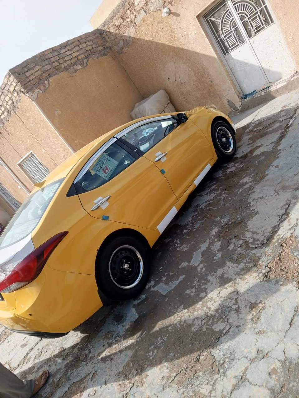 السلام عليكم
 النتره وارد امريكي بيهه ضربه بل باب موديل ٢٠١١السياره جديد كير محرك جديد لا تبخير لا تنقيص تبريد شقال ثلج تخم تاير حداديه خير من الله كهربائية كلهه شغاله داخله حلو  تحويل مباشر السياره مطلوبه ٤٠٠عليه من تحول ادفعهن السعر ٨٥وبيهه مجال 
المكان الرمادي جزيره البذياب 
***********متواجد واتساب
