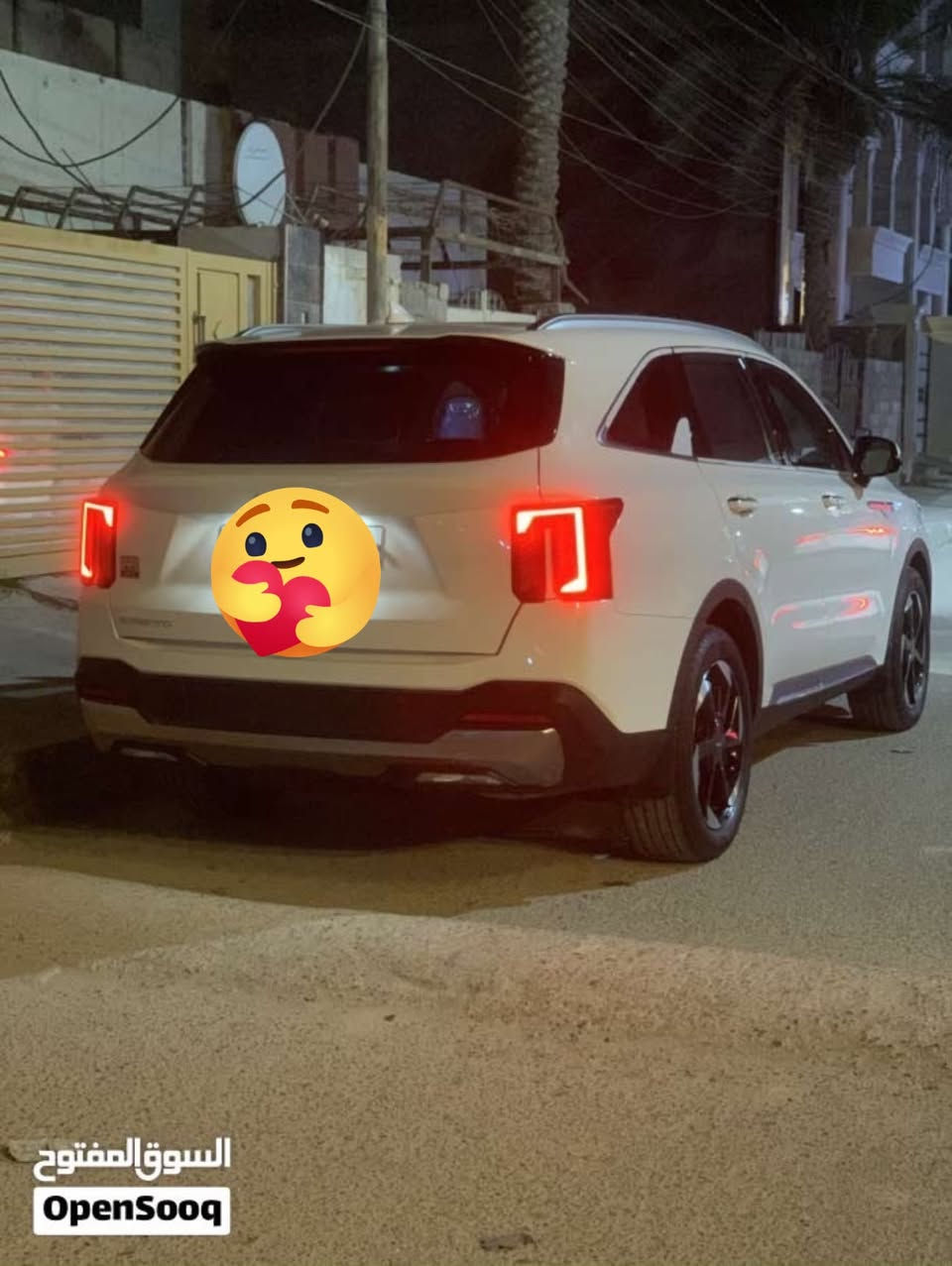 سورنتو ٢٤ سته سلندر فول واحد على واحد فتحه بانوراما داتا شو شحن وايرليس ملاحظه بارد بالباب. والجاملغ الامامي جهه الراكب  سبعه راكب ٣ قطع تبريد رقم السياره اربيل باسمي
 تحويل مباشر السعر المطلوب ٢٨٥ وبيها مجال ***********

نص مكتوب في الصور:
- السوق المفتوح OpenSooq
- السوق المفتوح
- OpenSooq