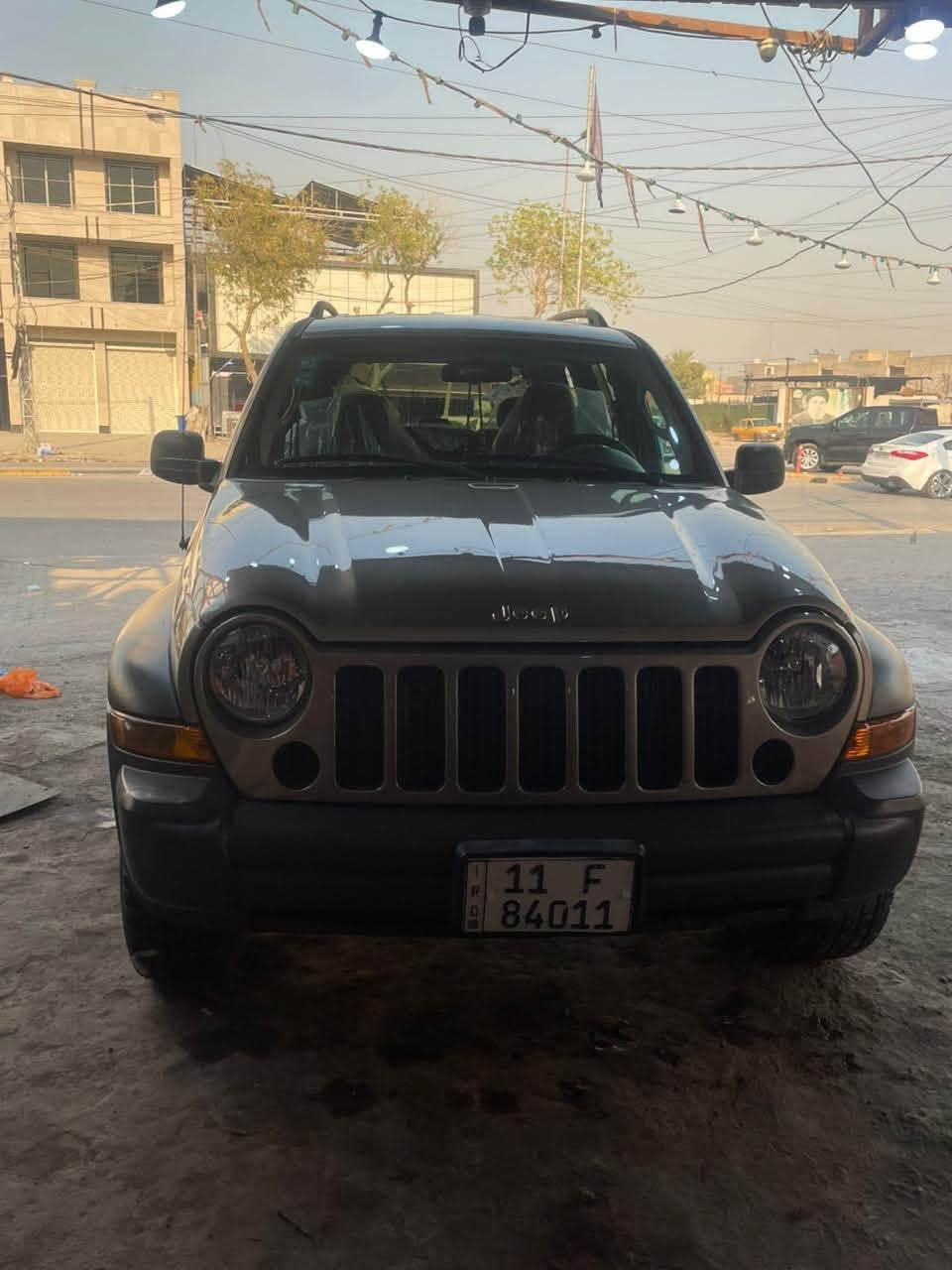 جيب ٢٠٠٧ السياره جديده بيه صبغ بنيد وجاملغ امامي وكصه القماره بدون معجون بدون دكه جاكوج جراد فقط ماشيه ١٤٠ ألف حقيقي بسمي تحويل ثاني يوم بدون نقص تبريد مكينه كير صدر كهربائيات كله شغال المكان الدوره شارع ٦٠ السعر ٨٠ وبيه مجال ***********.  اني مكلف بل نشر اتصل ع رقم
