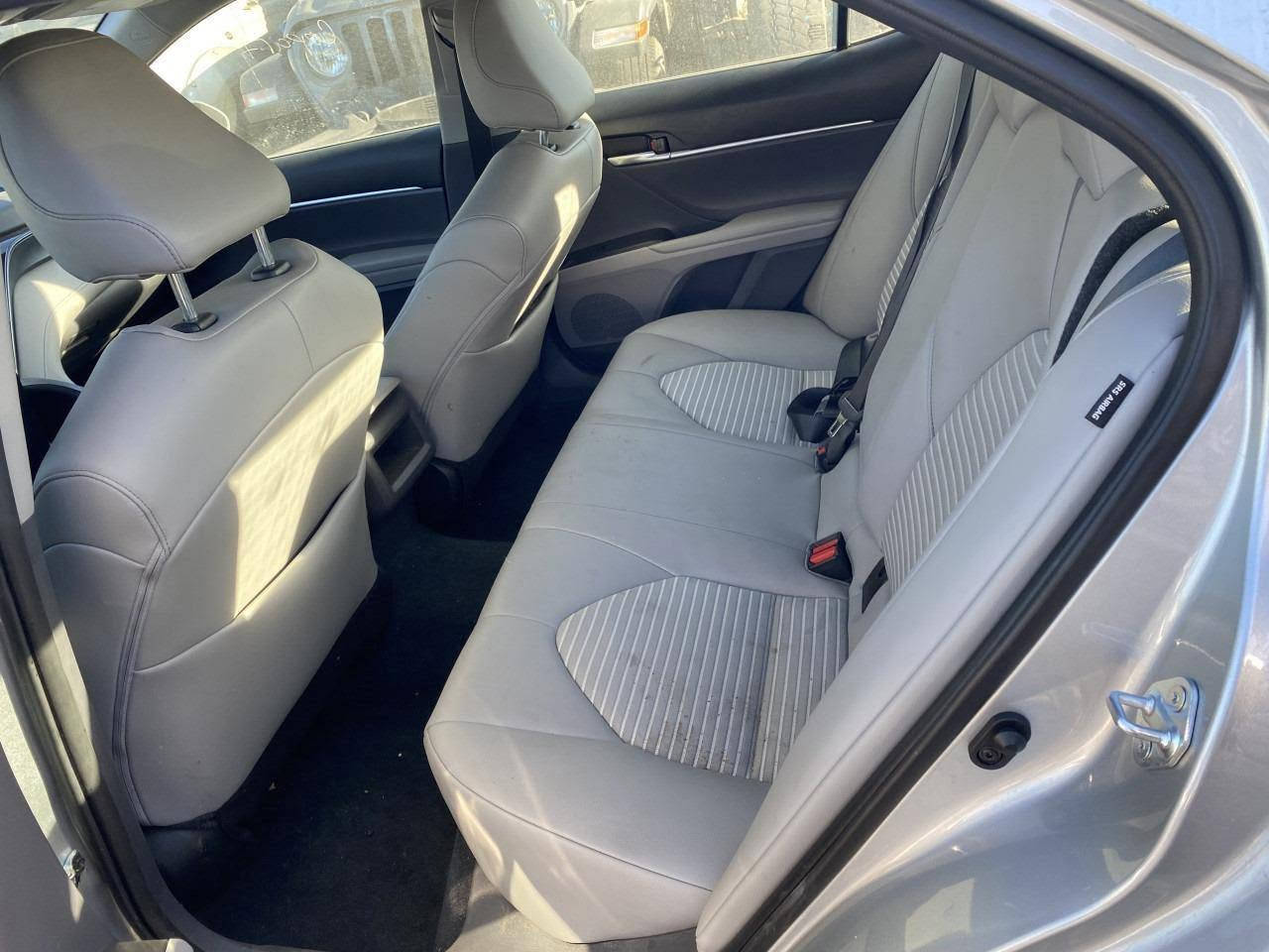 للبيع ✅✅
تويوتا كامري SE موديل 2022
✨ لون فضي لامع
✨ ممشى37 ألف فقط
🔹 شاشة كبيرة
🔹 Apple CarPlay & Android Auto
🔹 خرائط وإنترنت
🔹 كاميرا 360 درجة
🔹 Auto Hold
🔹 مقود كهربائي
🔹 شفتات خلف المقود
🔹 إشارات بالمرايا الجانبية
🔹 مقاعد جلد أبيض vip كهرباء
🔹 دركسون جلد بخياطة مميزة
🔹 تحديد مسار
🔹 نظام مانع تصادم
🔹 رادار أمامي
🔹 ABS
🔹 نظام مانع انزلاق
🔹 أوضاع قيادة (Normal - Eco - Sport)
🔹 GPS
🔹 مصابيح زينون عدسات عالي وواطي
⚙️ محرك 2500cc مرغوب ومكفول مع ناقل الحركة
📌 الملاحظة: سياره بيها بارد بالبونيد والبراكيت مبدل وطخه بلباب على وضع امريكا  سياره بدون صبغ بدون فتح وتبديل 
سيارة نظيفة جداً وجاهزة للفحص. ممشى امريكا 31 الف يعني 6000 ماشيه بغداد فقط
السعر : 190$ وبيها مجال للشراي للاستفسار الاتصال ***********

نص مكتوب في الصور:
- خدوش صبغ سمكرة تبديل الملك لفحص السيارات الحديثة بالأجهزة الحديثة الكشف عن أضرار السيارات التي تشمل: صبغ - معجون - سمكرة - تبديل نخلي كامل مسؤوليتنا بعد انتهاء تسليم التقرير اسم الزبون محمود رقم اللوحة 46482 الماركة توسان رقم التقرير SK260925-7856 النوع كامري سنة الصنع 2022 التاريخ 25/09/2026 الجانب الأيمن يوجد سمكره في المكان المحدد يوجد ضرر في البدنه و البركيت و تبديل الأمامي الجانب الأيسر يوجد سمكره في المكان المحدد يوجد ضرر في البدنه و البركيت و تبديل الأمامي الجانب الأمامي الجانب الخلفي ضرر في الباب الامامي ضرر في الباب الأمامي الجانب العلوي الملاحظات يوجد خدوش رصعات وتكحيل في الأجزه السياره أسفل السياره ضرر عواج في الدوس يوجد نكراش في الأجزه السياره لم يتم فحص البراغي و الابلاستك الحسبة ساحة وهران *********** ***********