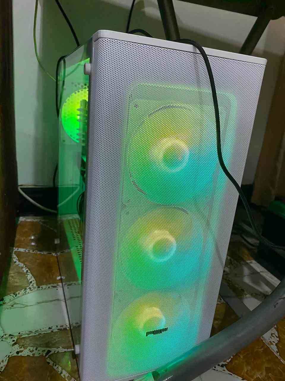 Xzeon E5 2680 v4 المعالج
————————
Rx 580 8g كارت
———————-
‎رام 16 ddr4 2666hz
———————- 
‎لوحه x99 
———————-
‎هاردات
Ssd : 256G 
M.2 sata : 256G
Ssd : 480G
—————————-
Power : 550W
واتساب : ***********
