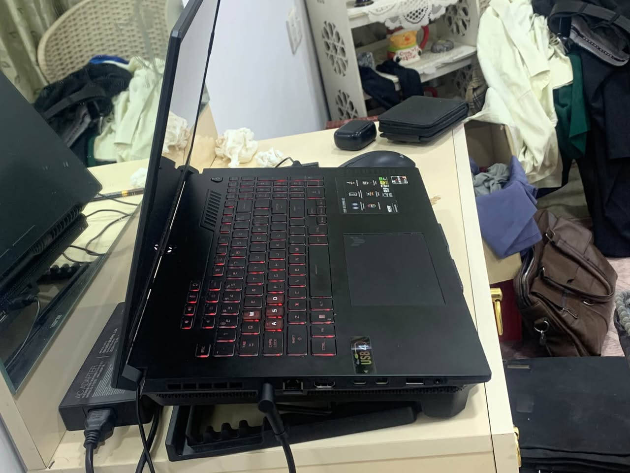 🔥 **لابتوب ألعاب ومونتاج ASUS TUF Gaming للبيع (مع كامل أغراضه وهارد إضافي)** 🔥
السلام عليكم شباب، عندي هذا اللابتوب للبيع، استخدام شخصي خفيف جداً لمدة **3 أشهر فقط** والجهاز بحالة الزيرو ونظيف 100% بدون أي عيب أو مشكلة.
❓ **سبب البيع:** ما عندي وقت أستعمله بسبب المشاغل.
💻 **المواصفات:**
 * **الماركة:** ASUS TUF Gaming الأصلي
 * **المعالج:** AMD Ryzen (أداء سريع وقوي جداً للألعاب والمونتاج والبرامج الهندسية)
 * **التخزين (الهارد):** يحتوي على **هاردين SSD** (الأصلي 500GB + ضفتله هارد SSD ثاني 500GB) يعني المساحة الكلية **1Terabyte (1000GB) SSD** للسرعة العالية والمساحة الكبيرة.
 * **الشاشة:** FHD بتردد 144Hz لسلاسة فائقة
 * **المنافذ:** يدعم USB4 ومنافذ متعددة
 * **الكيبورد:** كيبورد جيمنج مميز مع إضاءة
 * **النظام:** ويندوز 11 أصلي
🎁 **الملحقات الكاملة الويا الجهاز:**
 * قاعدة / مروحة تبريد.
 * ماوس ألعاب.
 * الشاحنة الأصلية.
 * الكارتونة الأصلية مالت الجهاز.
✨ **ملاحظة:** البيع شخصي (فرد مو محل).
💰 **السعر المطلوب:** 1,200,000 دينار عراقي (مليون وميتين) [قابل للتفاوض البسيط للجادين].
📍 **الموقع:** بغداد - منطقة الشهداء
❌ **التوصيل:** لا يوجد توصيل، الاستلام والتسليم مباشر من يم البيت بعد ما تفحص وتجرب الجهاز براحتك.
📞 **للتواصل والاتصال:** *********** أو المراسلة على الخاص.

نص مكتوب في الصور:
- System > About
- Processor
- AMD Ryzen 5 7535HS with Radeon Graphics
- 3.30 GHz
- Installed RAM
- 16.0 GB
- Speed
- 4800 MT/s
- Device ID
- Product ID
- System type
- Pen and touch
- Edition
- Version
- Installed on
- OS build
- Experience
- WIN-TOG9EMBIN
- ASUS TUF Gaming A17 FA707NV-FA707NV
- Device info
- WIN-TOG9EMB1N
- AMD Ryzen 5 7535HS with Radeon Graphics (3.30 GHz)
- 16.0 GB (15.2 GB usable)
- NVIDIA GeForce RTX 4050 Laptop GPU & GB
- AMD Radeon(TM) Graphics (483 MB)
- 508 GB of 954 GB used
- 2E317798-7B35-4525-9RED-0F2CCEEB7688
- 00342-22471-16522-AAOEM
- 64-bit operating system, x64-based processor
- No pen or touch input is available for this display
- Related links Domain or workgroup System protection Advanced system settings
- Windows info
- Windows 11 Home
- 23H2
- 1/14/2026
- 26200.3457
- Windows Feature Experience Pack 1000.26300.360.0
- Microsoft Services Agreement
- Microsoft Software License Terms
- CE