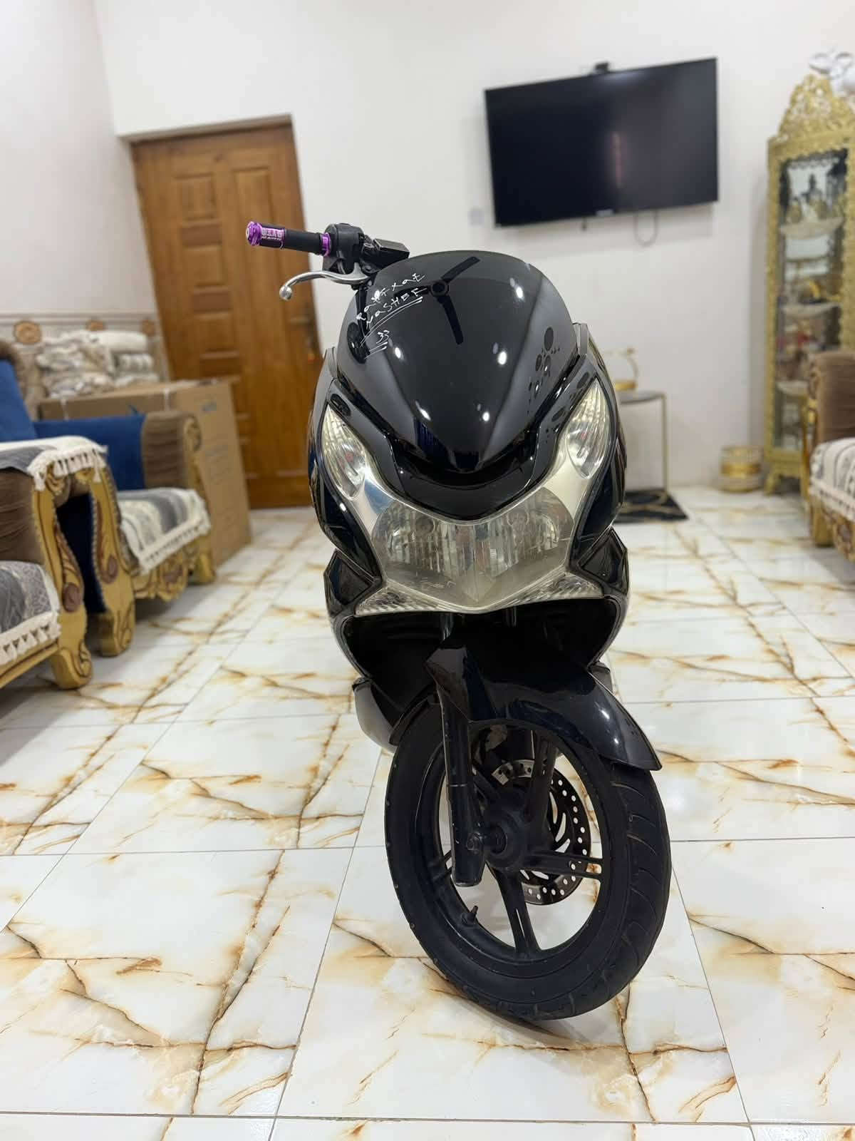 السلام عليكم اللبيع دراجه pcx جيل لاول ماشيه 35 الف دراجه ماخذها رمبه  الدراجه وعلى  ايدي حجم المكينه 125 ياباني الاصلي دراجه كامله استان كهرباءي  حساس ازدحام  الدراجه جديده واحلا من الصور  مال جناي الدراجه مكفوله  اي نقص مابيه  السعر مليون 300 وبيه مجال مكان بغداد  الدوره حي الصحه  الرقم  ***********
