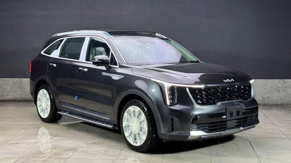 كيا سورنتو  • خليجي – موديل 2024 🚘 🚘
ماشية 14000   – مرقم بغداد - رقم مميز   – فول  مواصفات 
السيارة خليجية استيراد خاص VIP

مكفولة كفالة عامة

المواصفات:

• محرك V6 سعة 3.5 لتر بقوة 268 حصان – عزم 331 نيوتن/متر

• كير أوتو 8 نمر + دفع رباعي 4WD

• بصمة تشغيل + تشغيل عن بعد + دخول ذكي

 

• بانوراما + داتا شو

• شاشة ديجيتال + شاشة وسطية Apple CarPlay

• 5 كاميرات 360° + كاميرا دوارة +  كامرة وسطية + حساسات أمامية وخلفية

• 🔥كشافات + لايت زينون اربع عدسات  + LED + بك لايت LED + اشارة لكزس 🔥

 • دوسات 

• كراسي جلد اسود  فاخر كهرباء (تدفئة + تبريد) –  كشنات ميموري تخزين مقاعد أمامية كهربائية

 • تبريد 3 مناطق منفصلة + بردات أبواب خلفية

• مقود جلد مع شفتات – مثبت سرعة + أوامر صوتية + Drive Mode

🔥نضام صوتي Bose + امبلي فاير ( مضخم صوت ) 

• شحن وايرليس + مخرج طاقة + -Bluetooth / TYPE 

🔥نقطة عمياء + تحديد مسار طريق 

قيادة ذاتية + تحريك وترجع ريمونت 

• هاندبريك كهرباء + Auto Hold + Auto Brake🔥

‏ • ABS + مانع انزلاق + نزول منحدرات

• إنارة داخلية LED محيطية متغيرة 

• 7 مقاعد – ISOFIX – حاملة أكواب – تطعيم داخلي ألمنيوم

• ويل حجم 20 إنج – 4 دسك – حساسات ضغط الإطارات
 
• مرايا جانبية كهرباء مع إشارة + قابلة للطي – ماسحة خلفية

اخوان السياره استيراد خاص مواصفات خاصه تختلف عن الموجود بالسوك 
   
📞 *********** اتصل او واتساب تدلل غير متواجد عل الفيس
