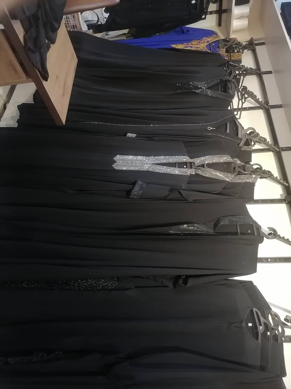 محل خياطه و ملابس وكوزمتك مجهز للبيع
بي رفوف و مخازن خشب HDF جديد
بي عبايات و دشاديش و بجايم ومكياج و عطور ومكينة خياطه برادر وماطور كاتم ومكينة اوفر
بي مبرده شحن وسبلت وكرسي دوار
وعليه سمعه كلش زينة و اله زبائن هوايه
للبيع كامل يعني تشتري ويه البضاعه الي بي
موقعه حي الجهاد الشارقة
للتواصل *********** موجود واتساب
