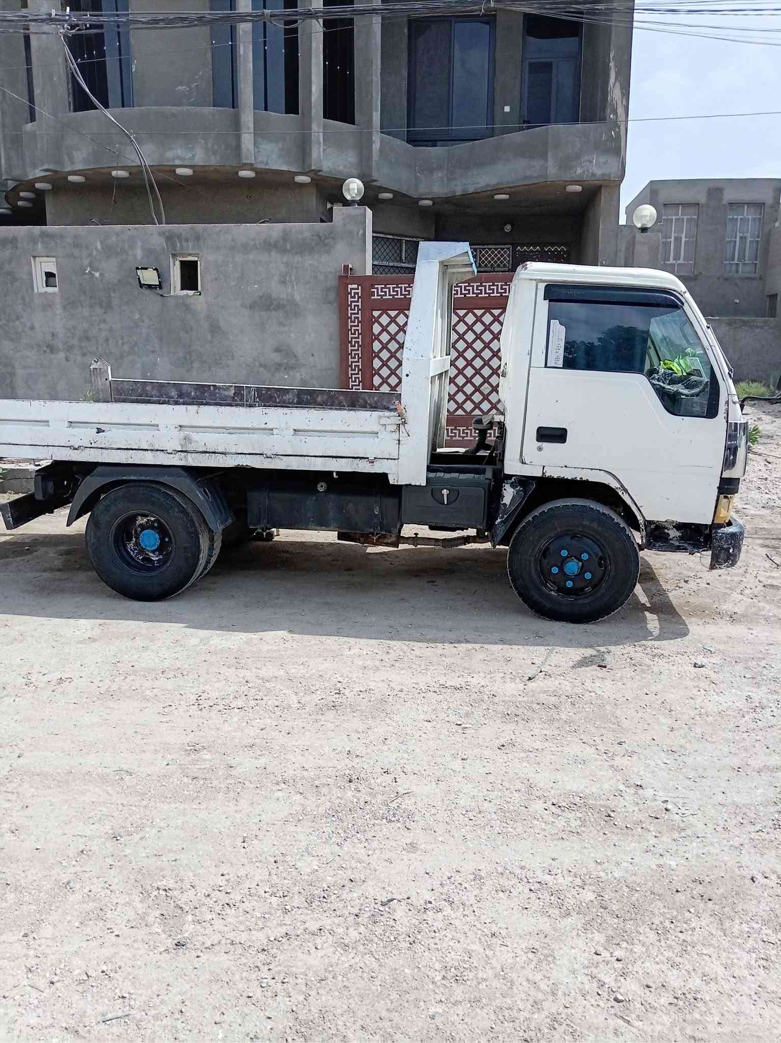 السلام عليكم
بسبب الوعود الكاذبه أعيد النشر
كنتر مسبوشي أصل شخصي محور قلاب كير ومحرك واكسل وشاصي كفاله محرك لا صرف ولا بخار رقم أنبار تحويل ثاني يوم سنويه ما صاقطه لل٢٠٢٧ سياره تخم تاير كلج وبريك كله جديد ما عايزها شي ربع ما تصرف عليها 
***********
***********
