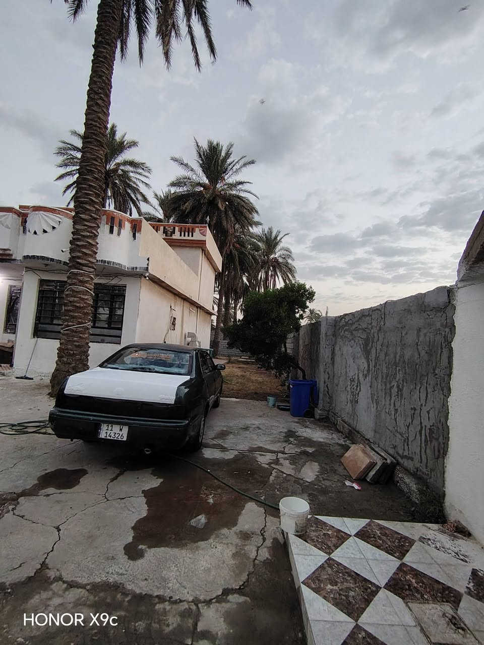 🏠 دار للبيع
تبليط الباب البيت 💕 
📐 مساحة الأرض: 800 متر
🏗️ مساحة البناء: 240 متر
📍 الموقع: التاجي – خلف منشأة نصر المنتزه
📜 الملكية: طابو ملك صرف

💰 للجادين فقط، للاستفسار والتفاصيل تواصلوا معنا.
***********

نص مكتوب في الصور:
- HONOR X9c