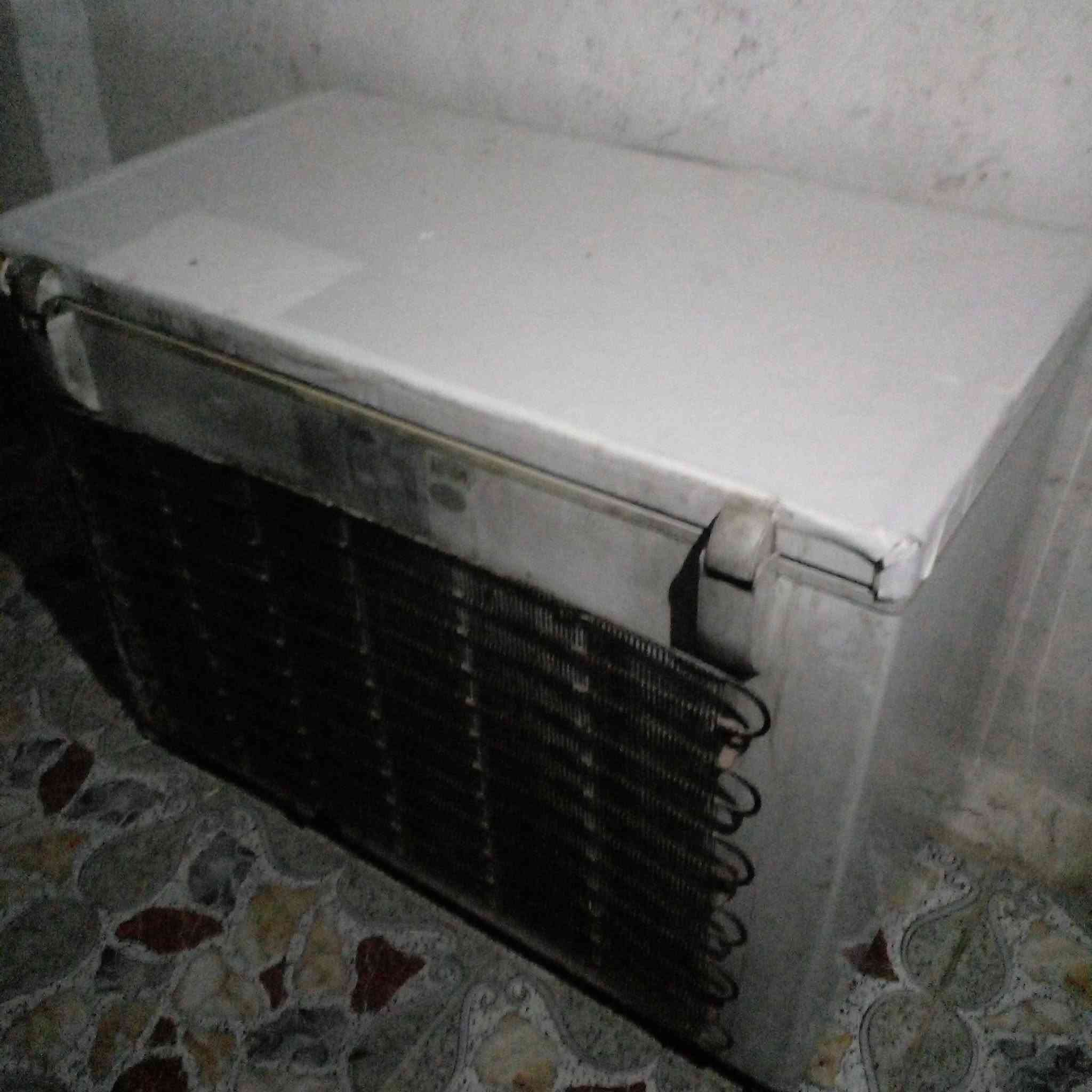 مجمده عوزه بس غاز سعره  ١٥٠ وبيه مجال كوت حي الحكيم  ***********
