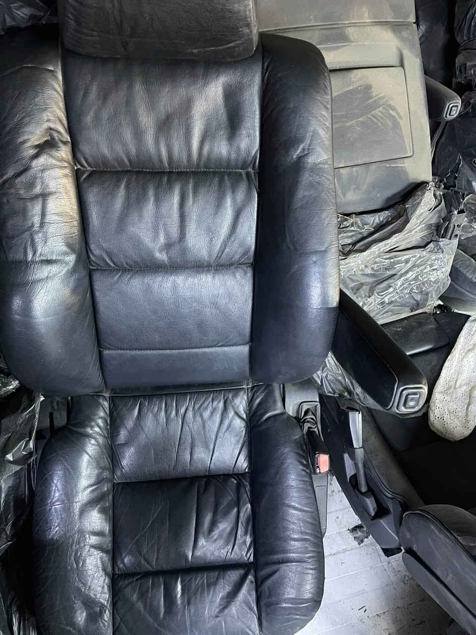 السلام عليكم تم وصول حاويه BMWحديث قديم ٧٠٠ ٥٠٠ صقر خفاش  f01 x5 العنوان كربلا الحي الصناعي ***********

