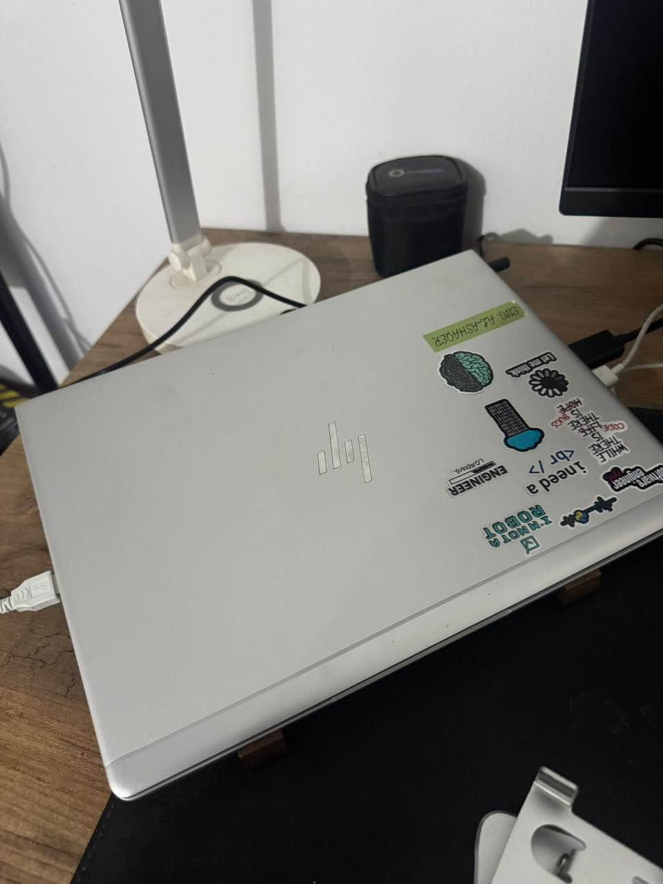 HP EliteBook 830 G5
* المعالج:جيل ثامن Intel Core i5
* كرت الشاشة: Intel UHD Graphics 620
* الرام: 8GB
* التخزين: 256GB SSD
بطاريه ممتازه 
شاحنه اصليه 
*********** 
مكاني كربلاء كربلاء, العراق
