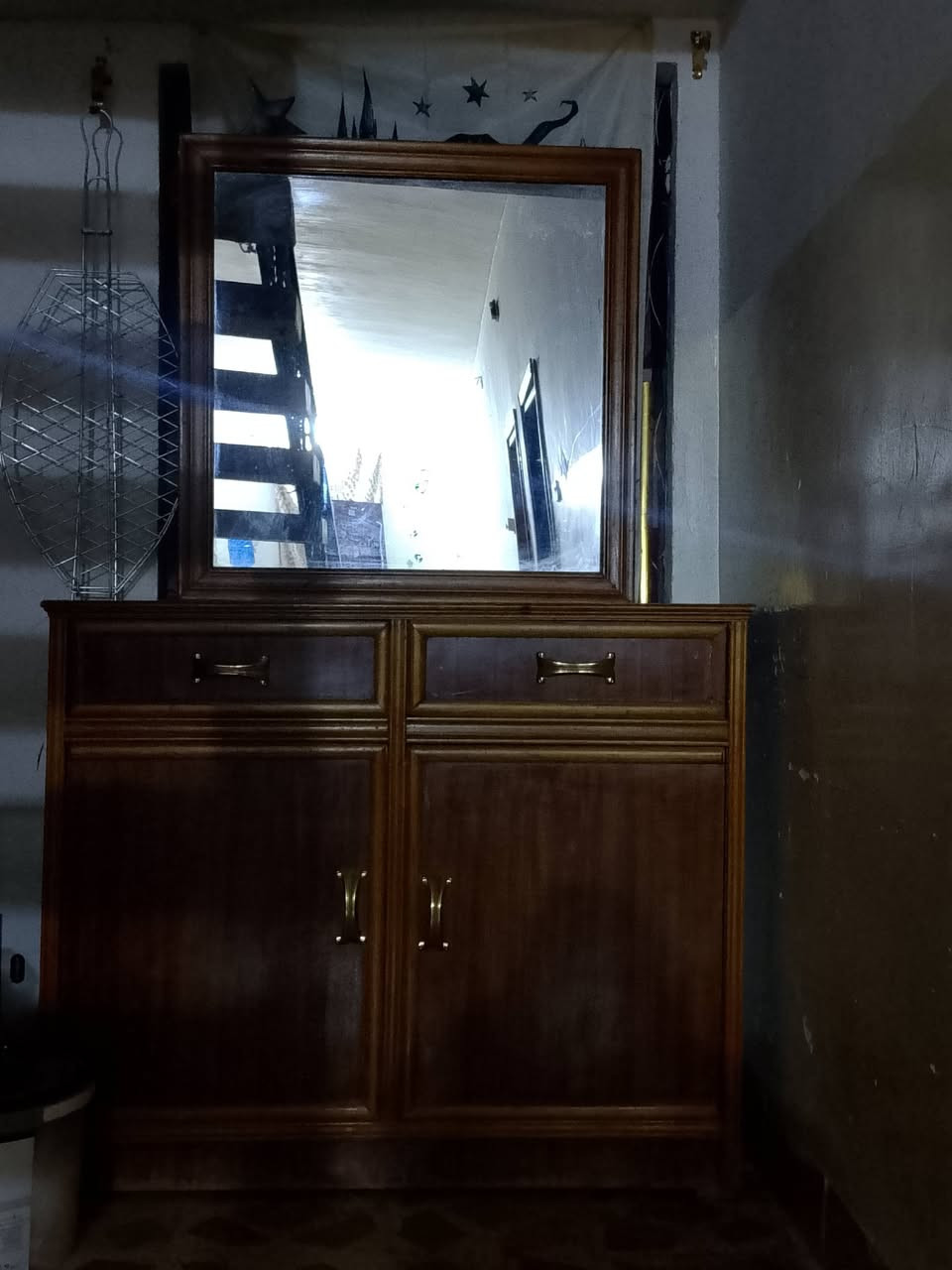 ميز تواليت للبيع نضيف جدا مكاني تكريت شارع المستشفى العسكري للتواصل على الخاص أو مراسلة الرقم ***********
