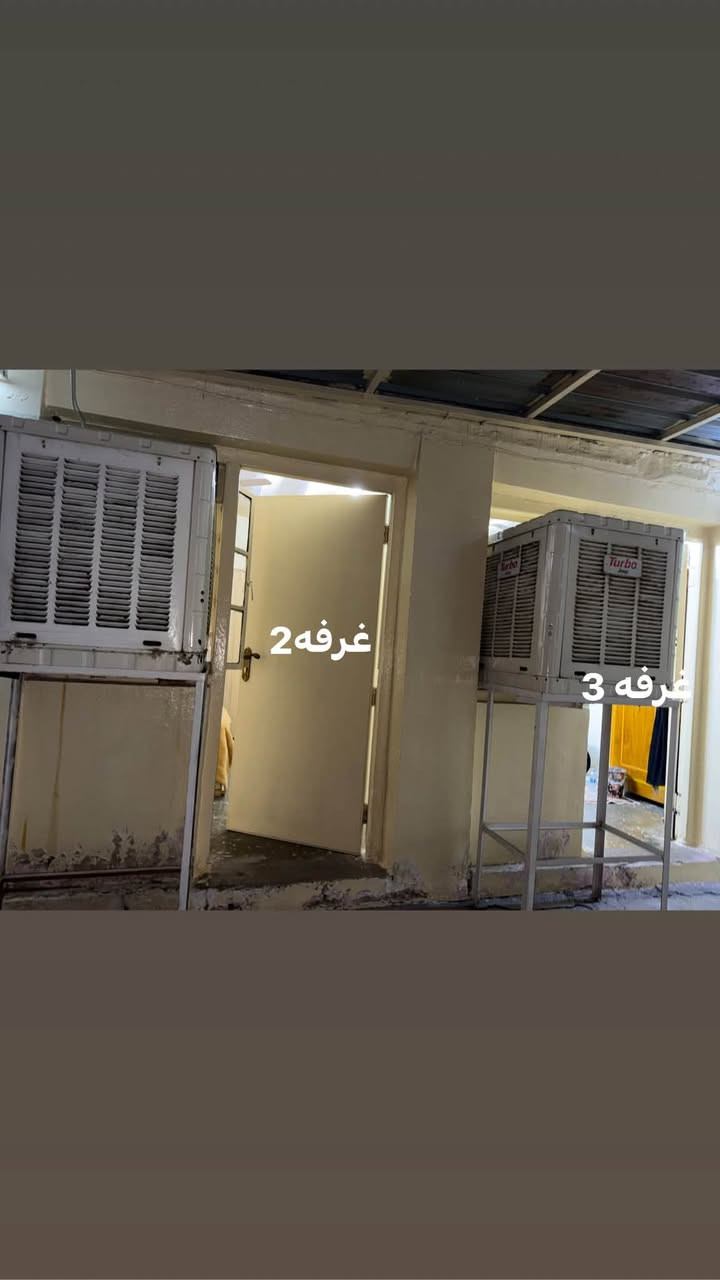 للبيع بيت 135 مربع واجهه 8
3غرف معه مطبخ وصحيات 
غير معمار ملك صرف سند 26 باسم شرعي 
المنصور خلف محطه الكهرباء 
رقم اسيا : *********** 
رقم كورك: ***********5قابل تفاوض

نص مكتوب في الصور:
- واجهه
- ترك
- مطبخ
- كراج
- غرفه 2
- غرفه 3