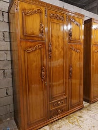 قنصور ٣ أبواب • مستعمل • قطعتين