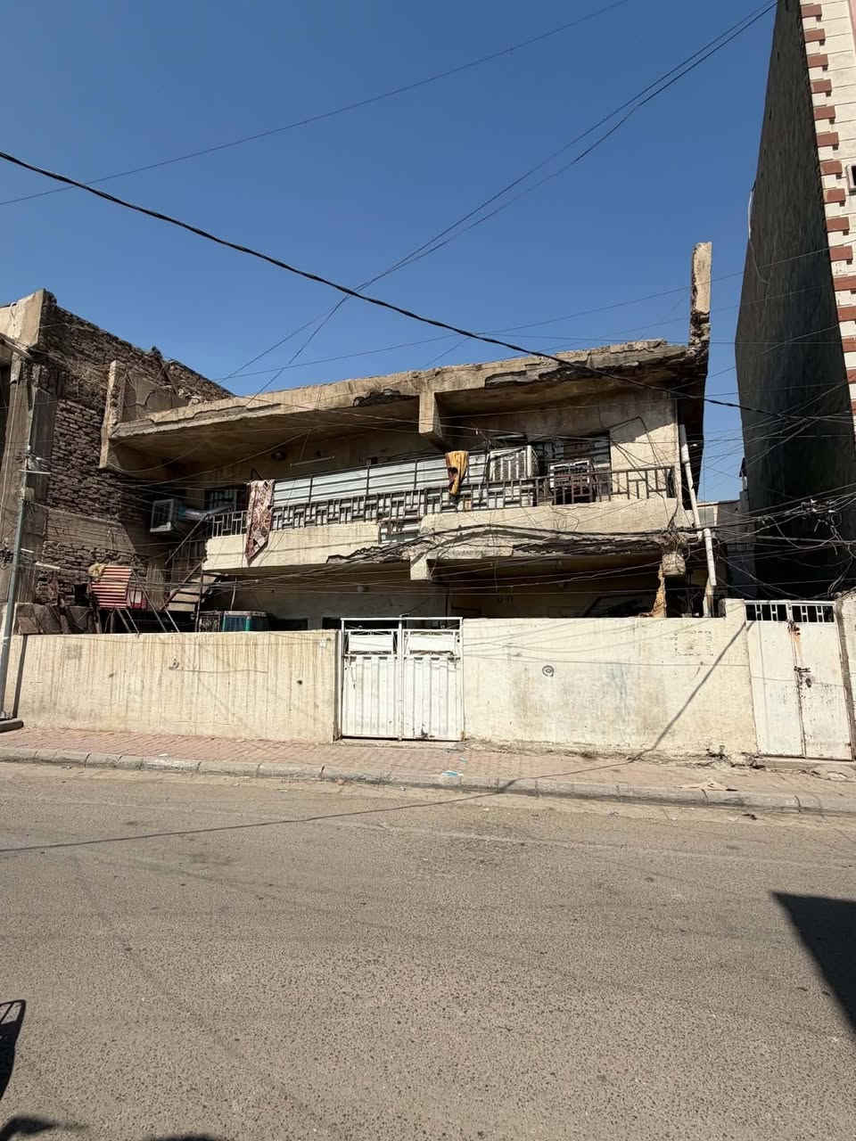 السلام عليكم للبيع بيت بناء قديم
طابو صرف مساحة /٢٤٩ متر

يحتوي على شقق عدد /٢

وبيوت عدد/٢

يصلح للاستثمار

موق البيت العلاوي الدوريين فرع البانزيخانة الاخير 

مقابل المتحف العراقي

سعر المتر 2،500،000 مليونين ونص وبي مجال
للاستفسار

***********
