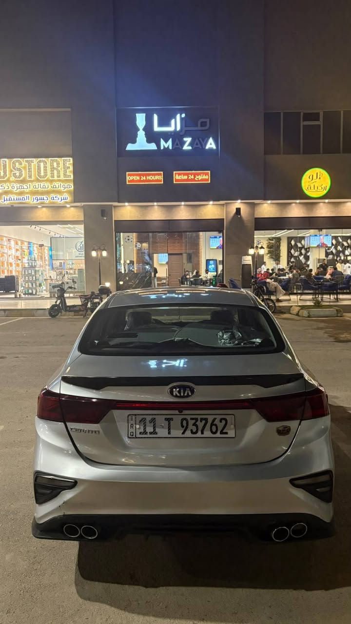 السلام عليكم 
سيراتو للبيع خليجي 2019 محرك 1600 رقم بغداد بسمي 
سياره نضيفه مابيها اي نقص
صبغ باب خلفي وشويه من الجاملغ اثر شخوط 
بدون دواخل مكان السياره الانبار 
السعر 134وبيها مجال 
للاستفسار ***********
