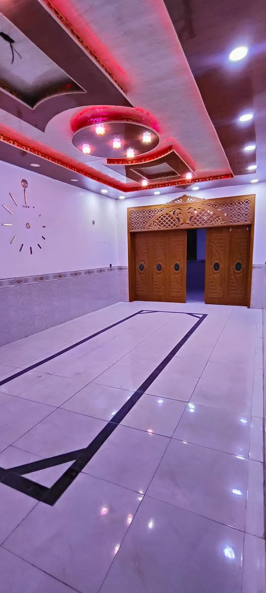 🏠 **متوفر بيت للإيجار**

📐 **المساحة: 200 متر**

 **الموقع: حي النداء – شارع المجمعات
 على شارع الـ60، يم **مجمع الكرار السكني**
 منطقة الـ52 ألف

✨ **مواصفات البيت:**
• غرفتين نوم
• صالة
• استقبال
• مطبخ
• صحيات داخلية
سعر الإيجار ٤٠٠ الف الشهر 
📞 **للاستفسار: ***********
📱 **واتساب: ***********
