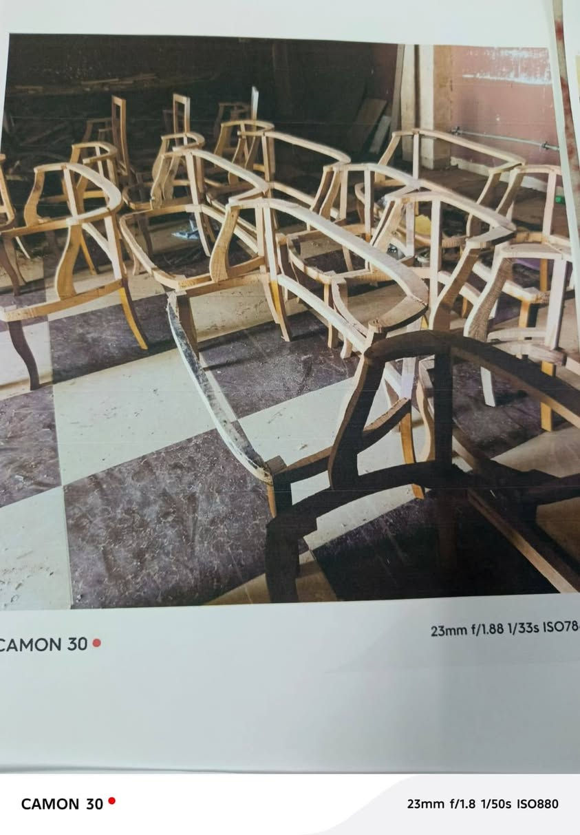 اعلان اعلان وبسعر مناسب 
 للبيع: هياكل قنفات وخشب خام تركي درجة اولى– جاهزة للتغليف 🛋️
إذا كنت صاحب ورشة نجارة معمل أثاث هاي الاخشاب جاهزة للتغليف 
✨ التفاصيل:
الجودة: خشب قوي ومتين وبناء هيكلي ممتاز يعيش وياك.  
التصاميم: موديلات متنوعة تناسب الأذواق الحديثة والكلاسيكية.  
الحالة: خشب خام جاهز مباشرةً لإضافة الأسفنج والقماش بالأنواع والألوان التي تختارها.  
البيع: يتوفر للبيع بالجملة (للمعامل) 
📍 الموقع: كركوك - حي عدن
📞 للإستفسار أو الحجز: ***********

نص مكتوب في الصور:
- CAMON 30 23mm f/1.8 1/50s ISO807
- CAMON 30 23mm f/1.8 1/50s ISO880
- CAMON 30 23mm f/1.88 1/50s ISO429
- للبيع كراسي وقنفت ديوان رئاسي تركي خشب أصلي - جودة عالية قنفات كراسي خشب تركي أصلي تصميم أنيق ومتين مناسبة للدواوين والمجالس والمكاتب بحالة ممتازة الكمية محدودة الفرصة مناسبة لمجبي الذوق الرفيع والأثاث التركي الأصيل للاستفسار والتواصل *********** أثاث تركي أصلي * جودة عالية * أسعار مناسبة