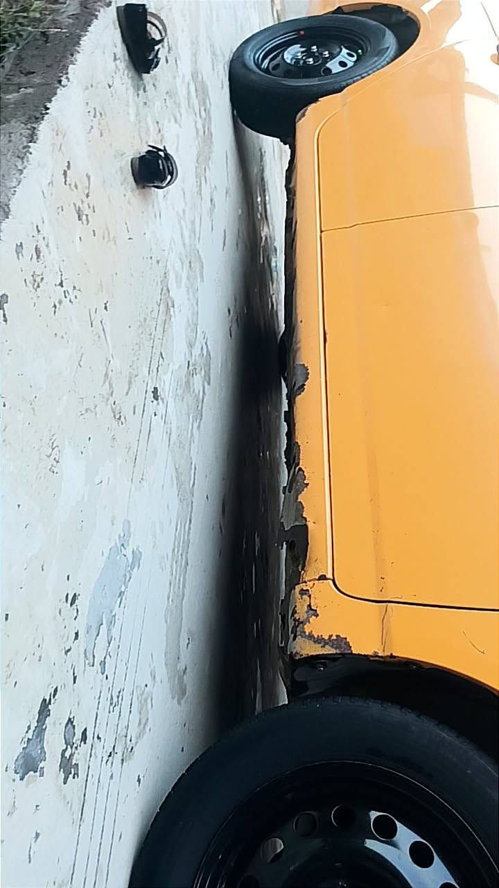 السلام عليكم عندي فان موديل 13محرك وتبريد كورله محوركير بلدي عادي تايرات نص عمر ضربه بجاملغ الخلفي من جهة السايق قديمه صدر نظيف بسمي ومصفره غرامات السعر 38بيه مجال وهذا رقمي ***********
