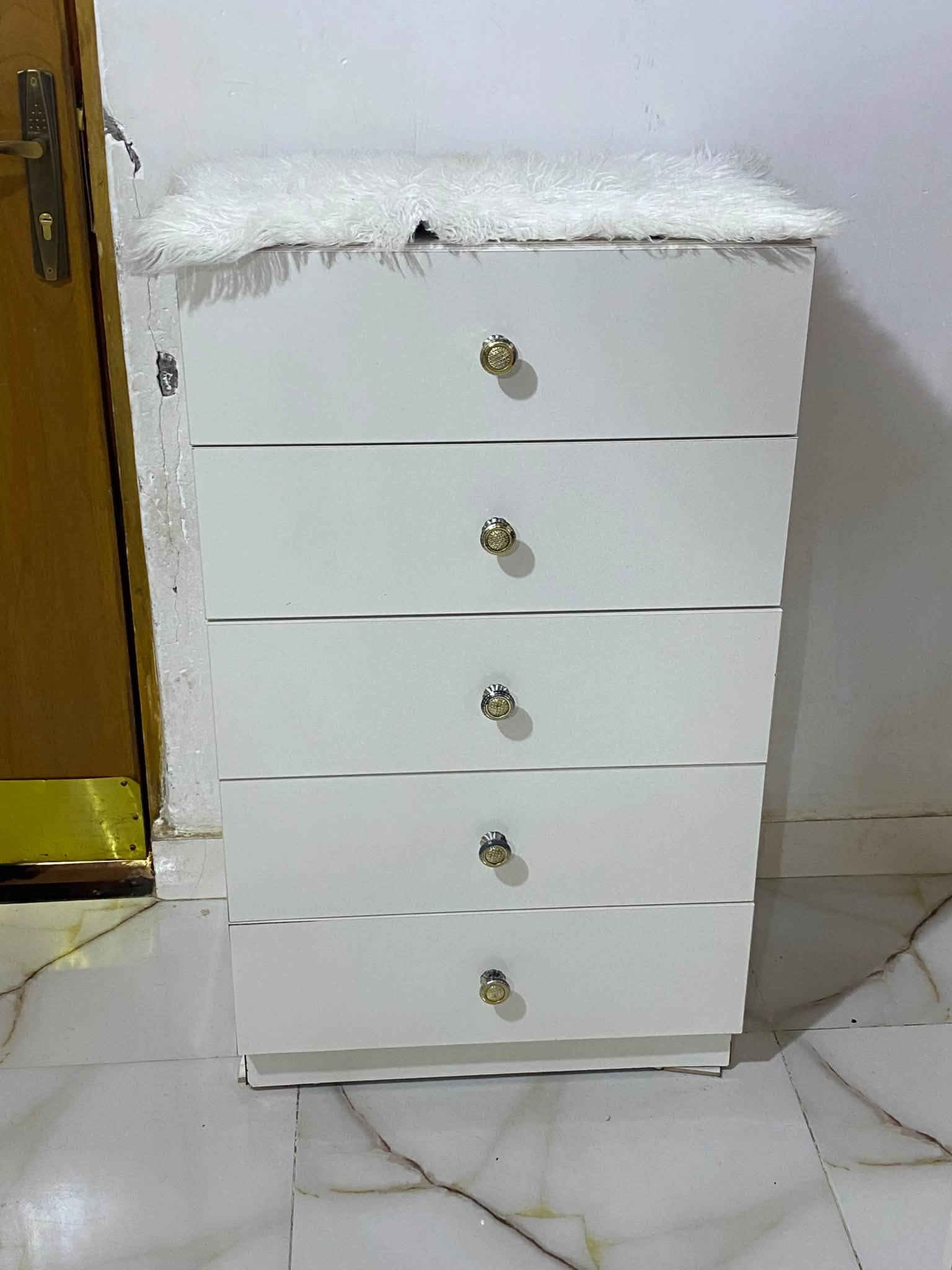 غرفه مستخدمة نضيفه كلش 9 قطع ماليزي اصلي كنتور كلش جبير مابيها شي السعر 550 وبيها مجال***********

