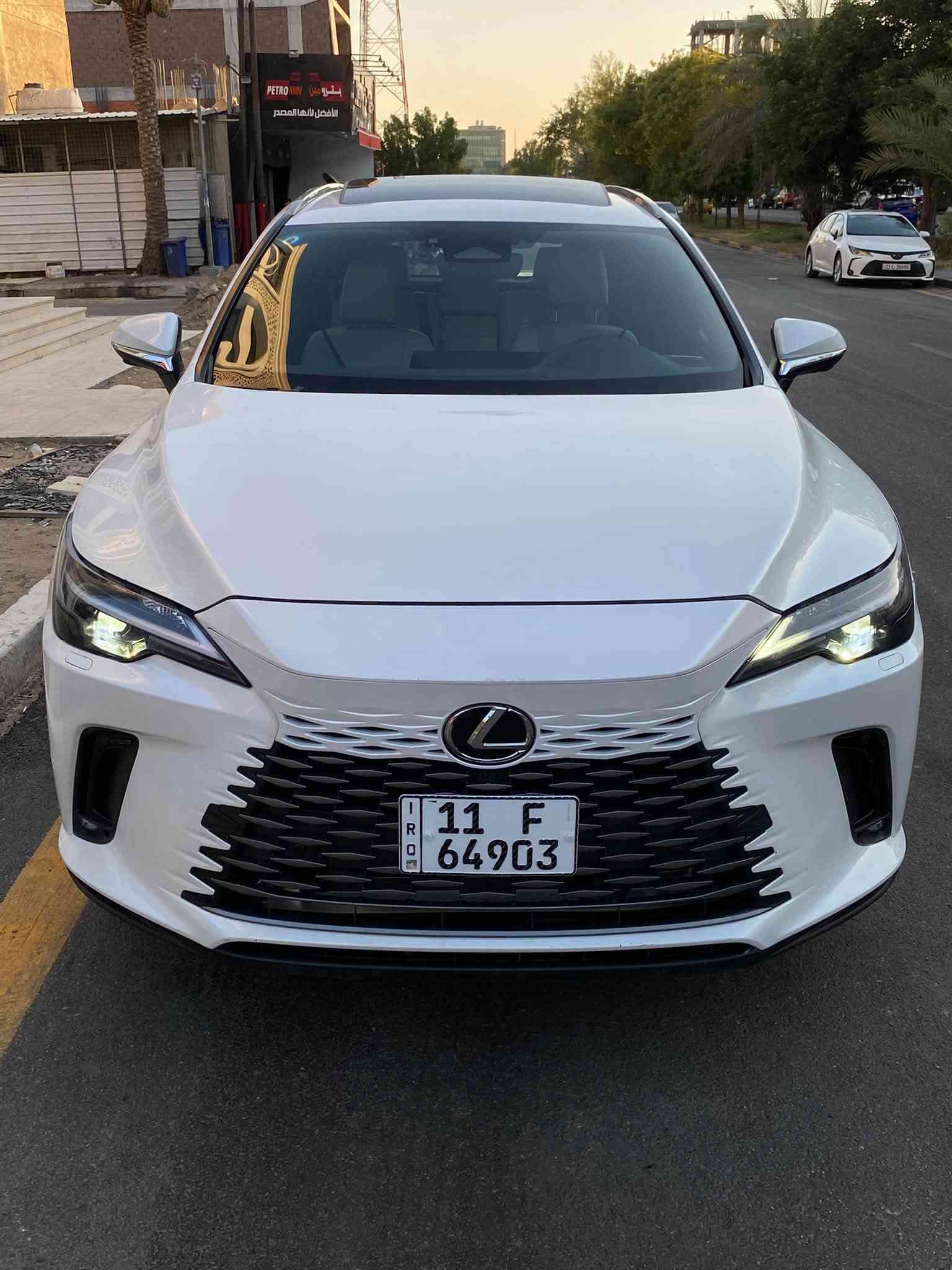 السلام عليكم
لكزز RX350H    2024   هايبرد
فول مواصفات فتحه بصمه شاشه كبيره كشنات جلد ابيض ملكي كشن تبريد تدفئه حساسات امامي خلفي خمس كامرات خمس رادارات …. الخ
رقم بغداد باسمي
حادثها جاملغ خلفي صبغ وتبديل بنيد وجنطه نفس اللون
ايرباك ستيرن وراجع سستم
جاهزه بدون نقص
محرك 4 سلندر 2500 هايبرد
ماشيه 19 الف
مكانها اليرموك
السعر 310 ورقه
***********
