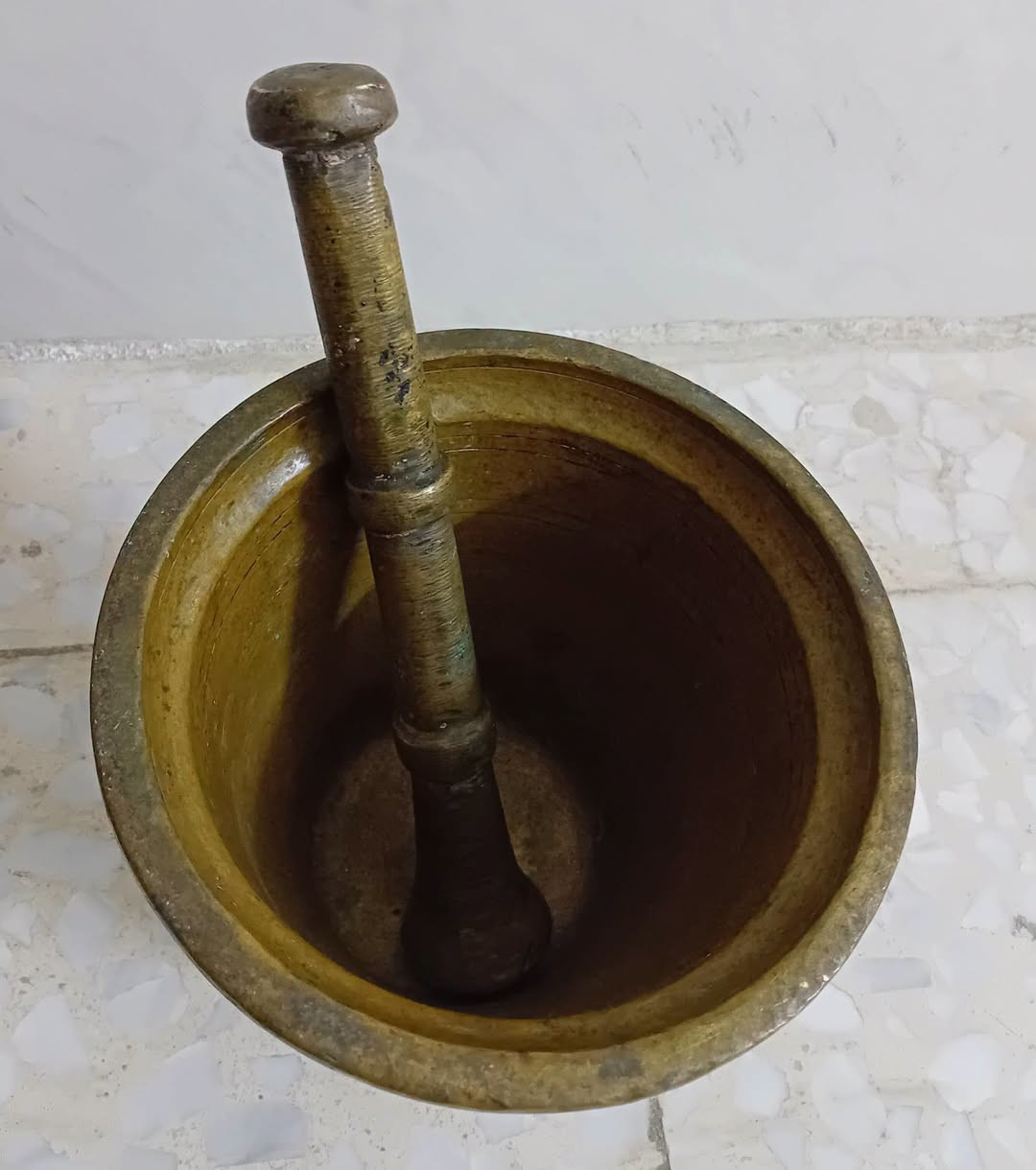 سلام عليكم 
هاون كبير 
وزن ثقيل للبيع
متوفر توصيل  

***********
