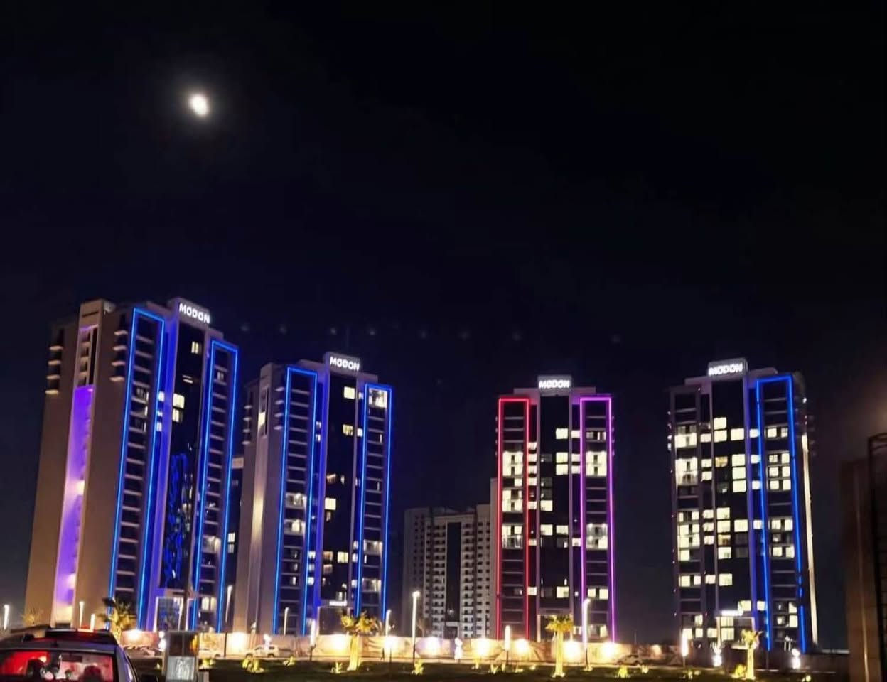 مجمع بروج السكني
شقة للبيع  

المساحة/ 179 م
البناية /الصروح C ( عمارات واجهة المشروع ) 
الطابق /19
الإطلالة /اطلالة مفتوحة بوليفارد والمطار و شارع المطار 
عدد الغرف   / 2 منها غرفة ماستر و دريسنك روم 
عدد الحمامات /3
التسليم / مباشر جديدة غير مسكونة
تفاصيل أخرى/ غرفة غسيل مع غرفة لوندري 
سعر المتر /1750$

📞  للاستفسار مع صاحب الشقة بدون وسيط 
واتساب ***********
