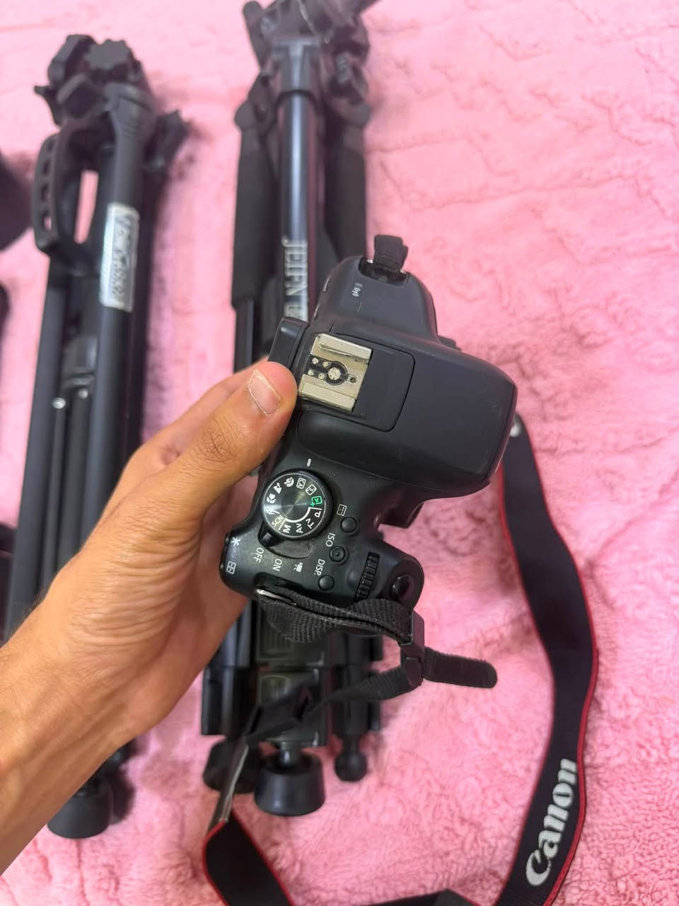 📸 للبيع كاميرا كانون Canon D750

كاميرا بحالة ممتازة جداً، جاهزة للاستخدام ومرفقة بملحقاتها:

🔹 بطارية أصلية
🔹 كيبل
🔹 عدسة زوم أصلية مال الكاميرا
🔹 عدسة زوم 70-300 جديدة
🔹 ستاند أصلي عدد 2
🔹 جميع الملحقات موجودة وجاهزة

العنوان البصرة /  شط العرب الحوطة 

السعر تصال  بخدمتكم جميعاً 

***********
