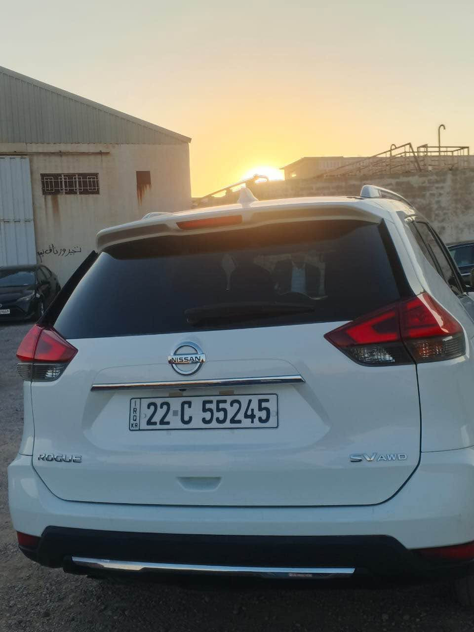 نيسان روج 2017 AWD SV زور خاوينه 2 بارجه نيوي سيوخ بي داخلي بي ارباك غرامه 5 وه رقه سعري دي ته خار سه نوي ره قم نوي ره قم واساب ***********ره قم موبايل *********** اكر, نينوى
