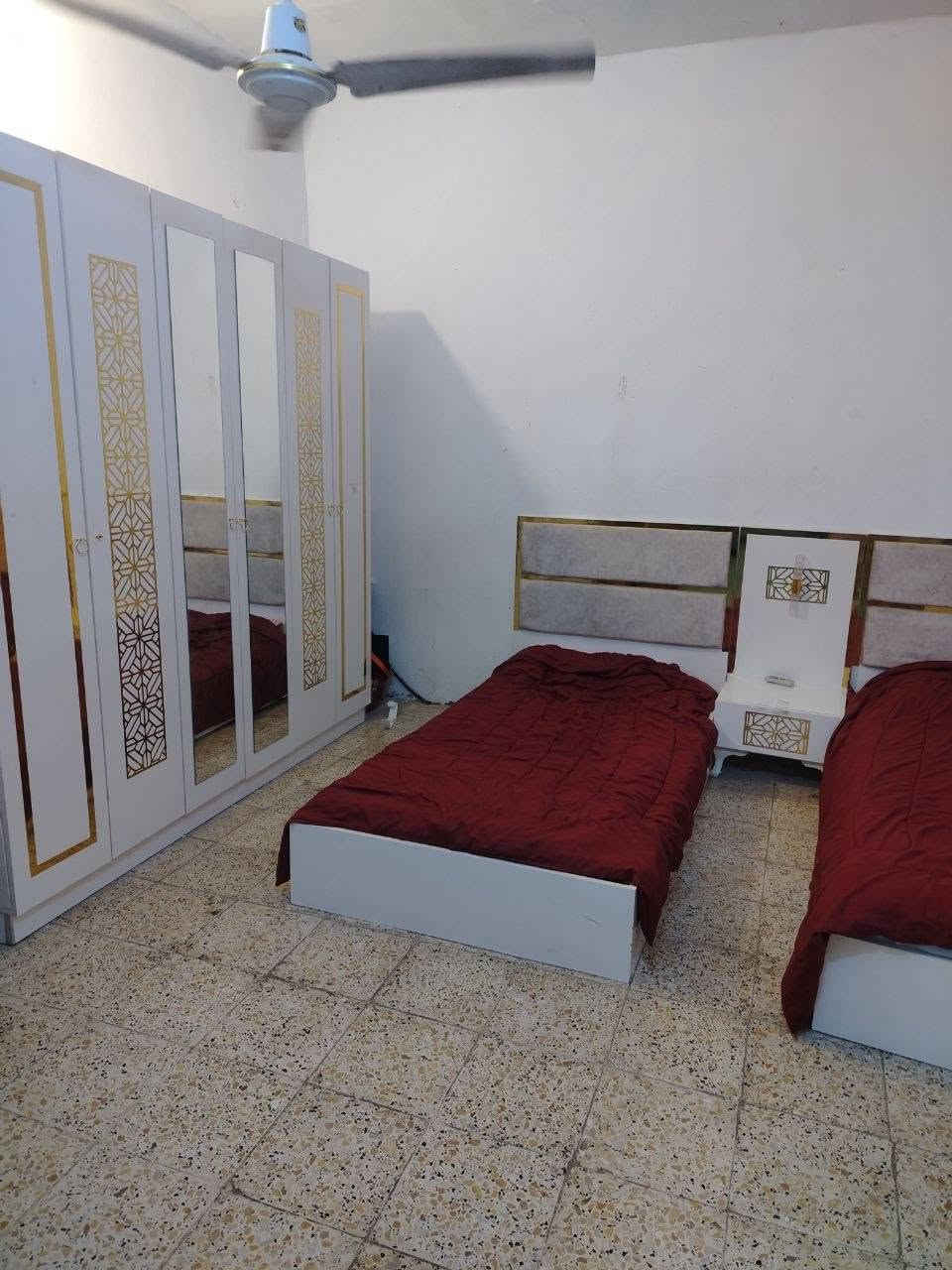 بيت للبيع او مراوس مكانه بالعزة الجديدة اقرة التفاصيل ***********

نص مكتوب في الصور:
- بيت للبيع او مراوس مكانه بالعزة الجديدة يباع نقد ومبادرة اذا عندك كود ركن على حديقة طابقين قرب جسر ابو حدبة والكفيل وشارع الكراج الطابق الاول غرفتين وهول ومطبخ واستقبال وصحيات داخلية وخارجية والطابق الثاني غرفتين ومطبخ وصحيات وسطح مساحة 150 صب بأسمي مامطلوب ولا محجوز ***********