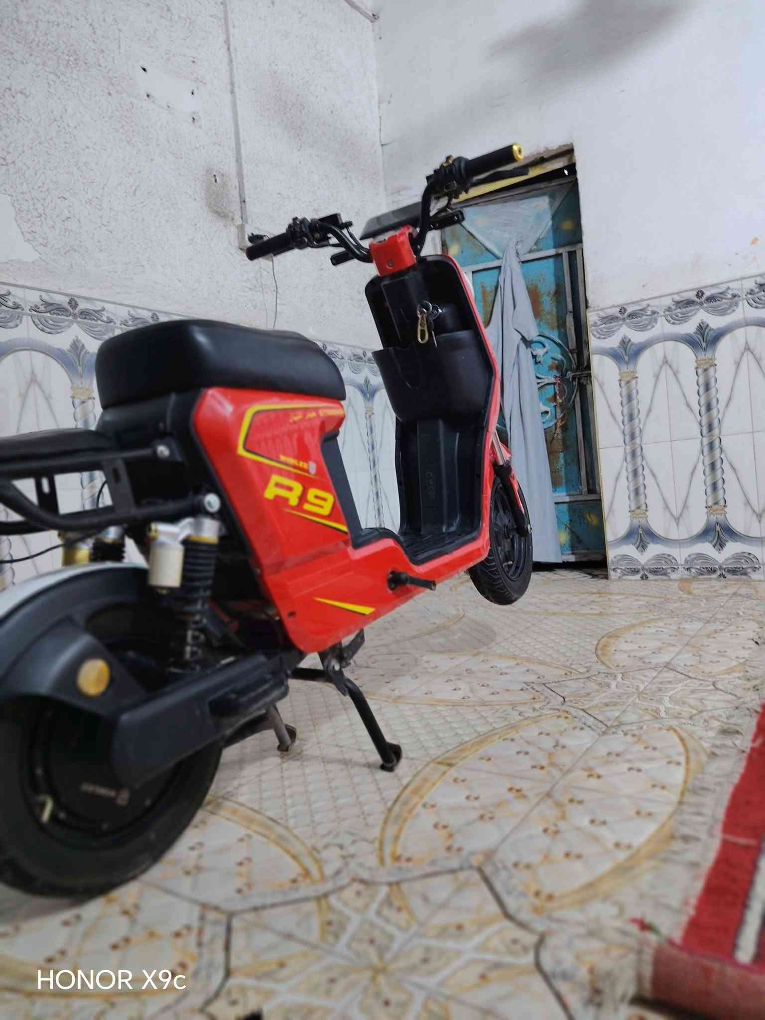 السلام عليكم دراجه للبيع جديده بطاريات 32 امبير كهربائيات شغاله وظيفه مدير 2025 السعر 325 وبيها مجال الشراي رقم الهاتف *********** على الواتساب

نص مكتوب في الصور:
- HONOR X9c