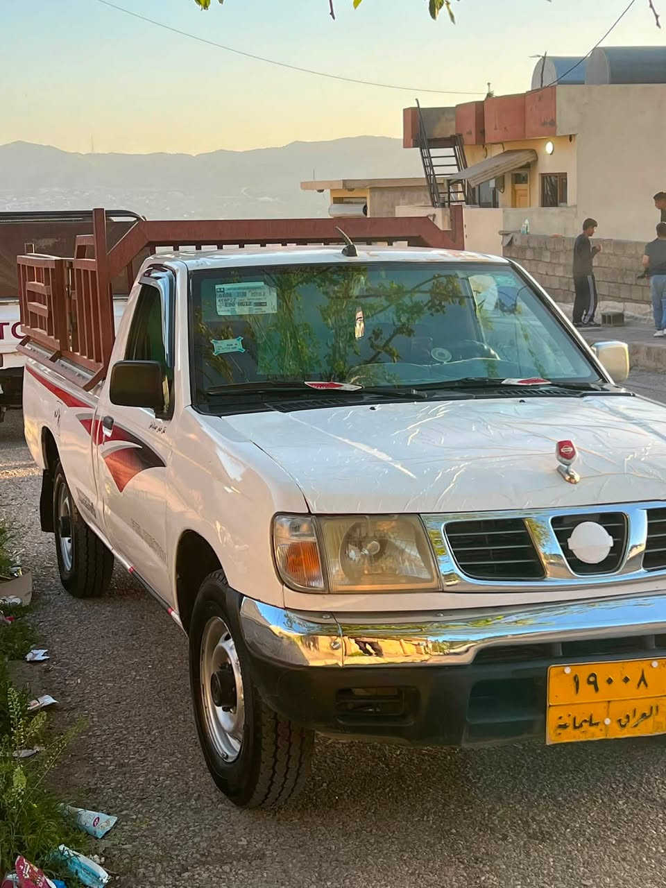 بەناوی خوای گەورە نیسان پیکاب مۆدێل ٢٠٠١ سەیارەکە سەقفو شانی بۆیاخ نیە پەڵە پەڵەی هەیە بە کامل ئەیفڕۆشم ٤ تایەی لۆکی لە ژێرە سەیارەکە مەسرەفی نیە سەنەوی لە ٢٠٢١ بەسەر چوە مالی کەسابەتە سعر٧٥ گەڵاو معامەلەیەکی برایانە ***********
