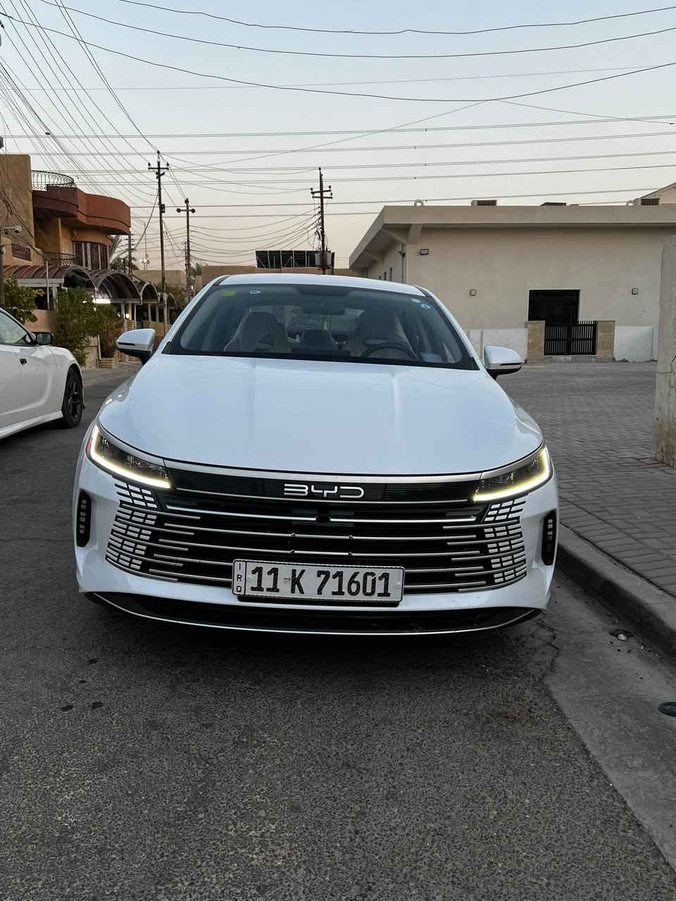 السلام عليكم
-بي واي دي دستروير 2025 ابيض
-مجموع المشي الكلي 15 الف كم حقيقي 
رقم بغداد باسمي تحويل ثانيوم
-السياره اخت الزيرو نضيفه جداً 
مكفوله كفاله عامه من الصبغ والتبديل
بيه فقط بارد على كد شبر او اقل اسفل قبق البانزين
محدد بل صور 
معروفه مواصفاته فول ما عدى الفتحه
بيه سبايدر خلفي اصلي مع دواسات رزلاين
وبيه كل البرامج والتحديث الاخير
السعر (20.300) وبيه مجال 
الي يشوف السعر غالي خل يجيك اخر اسعار الزيرو مع الرقم
مكاني بغداد الكرخ المنصور 
***********
***********

