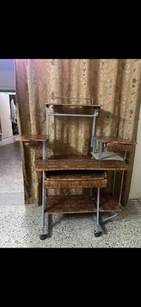 ميز مكتبي • نضيف • بدون نقص