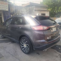 من رخصة الادمن فورد ايدج موديل ١٧ قطعه وربع صبغ فقط وبيها بعض الأماكن ...
