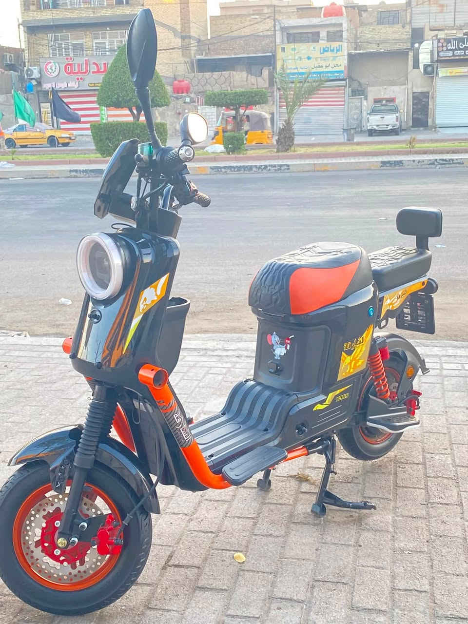سلام عليكم دراجه شحن x900  البطاريات ٣٢ أمبير ولي الكبار يجي وياها بصمتين سويجين كارتين الدراجه ماصارلها 
 شهر وياها جادر ومريات و ستاند موبايل ملفها 2000 
٤ سرع بيها بلوتوث بيها تشغيل عن بعد بيها   نضام  بك سلتها موجوده. مكاني بغداد مدينه الصدر سعرها 550 وبيها مجال رقمي ***********
