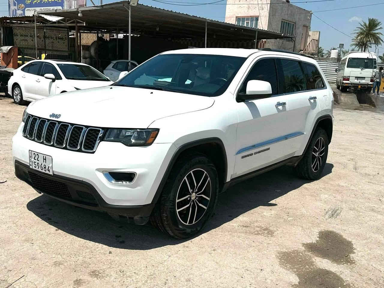 � للبيع | 2018 Jeep Grand Cherokee Laredo 4x4 🇺🇸
🔹 وارد أمريكي – Clean Title
🔹 موديل 2018
🔹 مرقم دولي باسمي
🔹 هزة وسنوية جديدة
🔹 الماشي: 65,000 Mile

حالة السيارة:
✅ بالعراق بيها رشات خفيفة موضحة بالسونار
✅ بدون دواخل
✅ بدون معجون (أثر تخريب فقط)
✅ السيارة على وضع الشركة (تراي زيرو)
✅ جاهزة من كل شيء ولا تحتاج أي مصروف

الصيانة الجديدة:
✔️ صدر أمامي خلفي جديد
✔️ منظومة تبريد جديدة
✔️ منظومة احتراق جديدة
✔️ سيرفس كامل
✔️ متصرف عليها دينار

باقي مواصفات Laredo معروفة من ناحية الراحة، القوة، والاعتمادية.

💰 السعر: 188$ (قابل للنقاش مع الجادين)
📍 الموقع: الحلة
📞 للتواصل: ***********
💬 واتساب متوفر

بيع أو مراوس حسب القناعة
