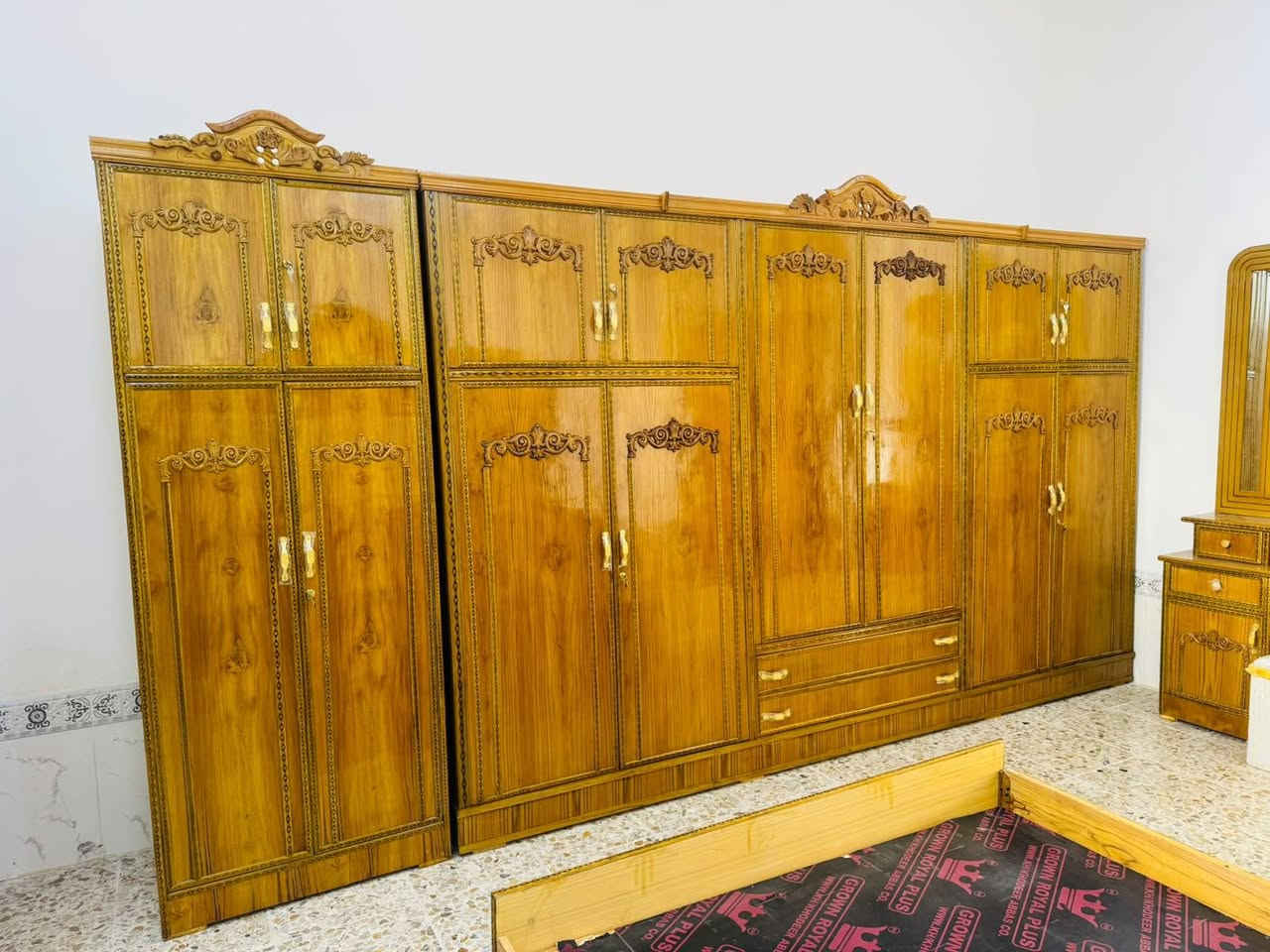 السلام عليكم ورحمه الله وبركاته غرفه عراقيه سته ابواب داخل وخارج صاج 4 ملي من خارج والداخل 3 ملي والاشياء مالتها تزكام عراقي السعر مالتها 840 مع التوصيل والشد مجاني وبيها مجال للاستفسار او اي شيء خاص***********
