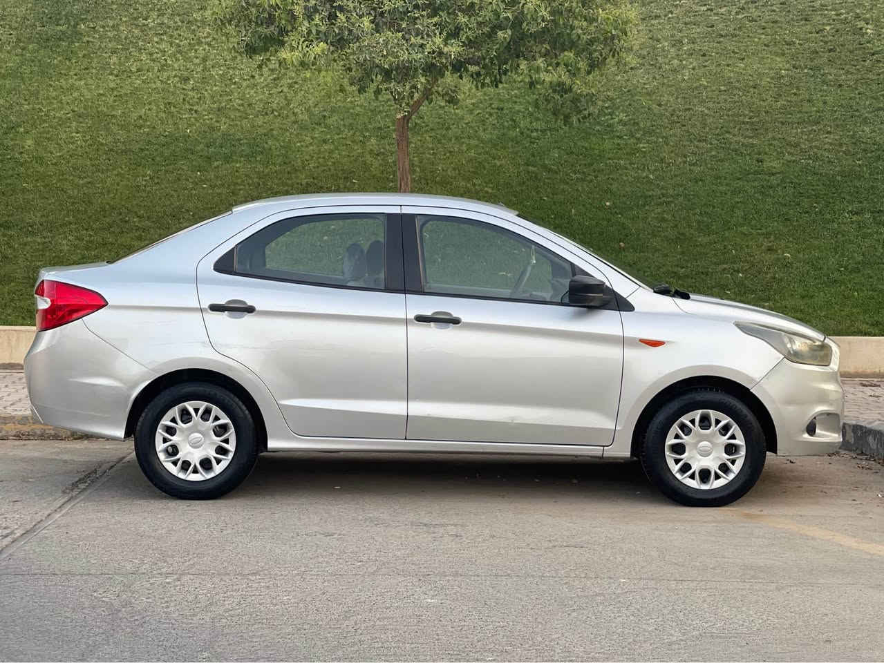 Ford Figo 2016

سعری ٦٨ گەڵا و معامەلە 
بێ بۆیاخ بێ پارچە گۆڕاو 
سفری مهند 
مواسەفات 
دەبڵ گێڕ
تراکشن 
دژە خلسیک
بلوتوز
Abs

بەشەرتی گێڕوو مەکینە نەکراوەتەوە 
تەبرید بەشەرت 
٤تایەی لۆکی لە ژێرایە 
سەنەوی تازەیە 

سەیارەکە لە سلێمانیە 

ژمارەی موبایل *********** السليمانية, العراق
