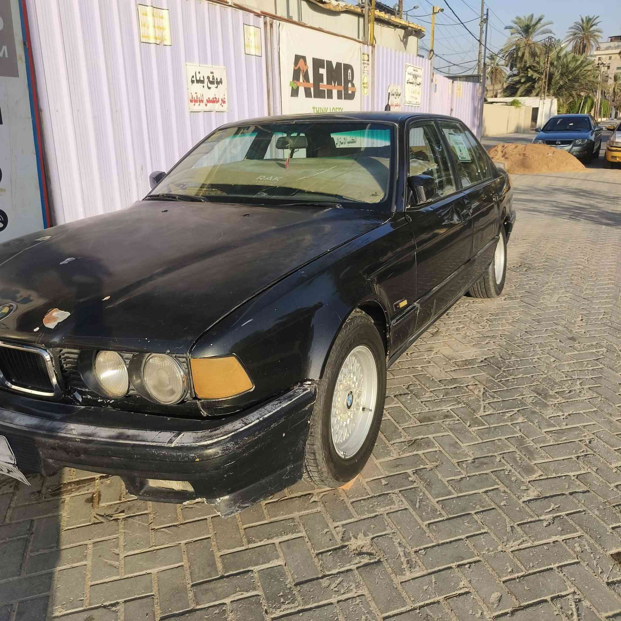 سلام عليكم بيئم 1992/735  رقم دهوك تحويل موجود سياره كاعده وحلوه سياره سطرت عندي رايده 28عله عطلهة ابيع بيه مجال مكان ديوانيه ***********
