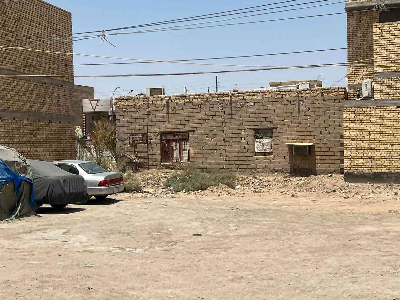 السلام عليكم قطعتين طابو صرف مساحه الوحده 240 ركن على شارعين والثانيه بصف الركن على الشارع قريب على مركز الحوراء الصحي للستفسار ***********
