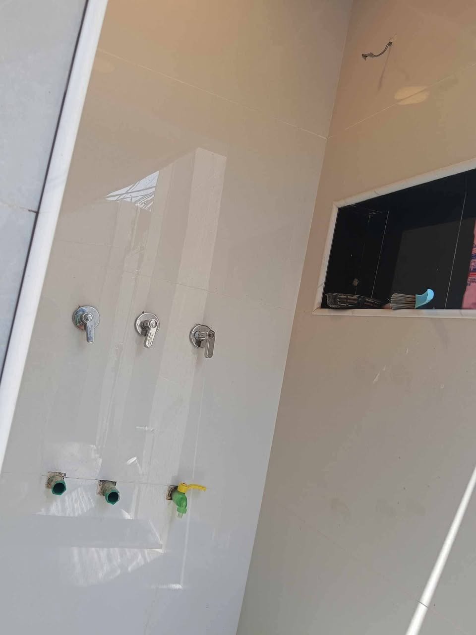 🏠 بيت للبيع - موقع استراتيجي وسعر مناسب جداً! 🏠فرصة ممتازة للسكن أو الاستثمار في موقع حيوي وقريب من الخدمات.
✨ المواصفات:المساحة: 100 متر مربع.
التصميم: طابق ونصف (يحتوي على غرفتين نوم).
الملكية: طابو ملك صرف (سند جاهز).
📍 الموقع:الحولي - قرب مجمع السلام السكني.قريب جداً من الشارع العام.قريب من شارع كربلاء (عند عمود رقم 1).
💰 السعر: 90 مليون دينار عراقي (وقابل للتفاوض البسيط).📞 للتواصل والاستفسار: ***********
